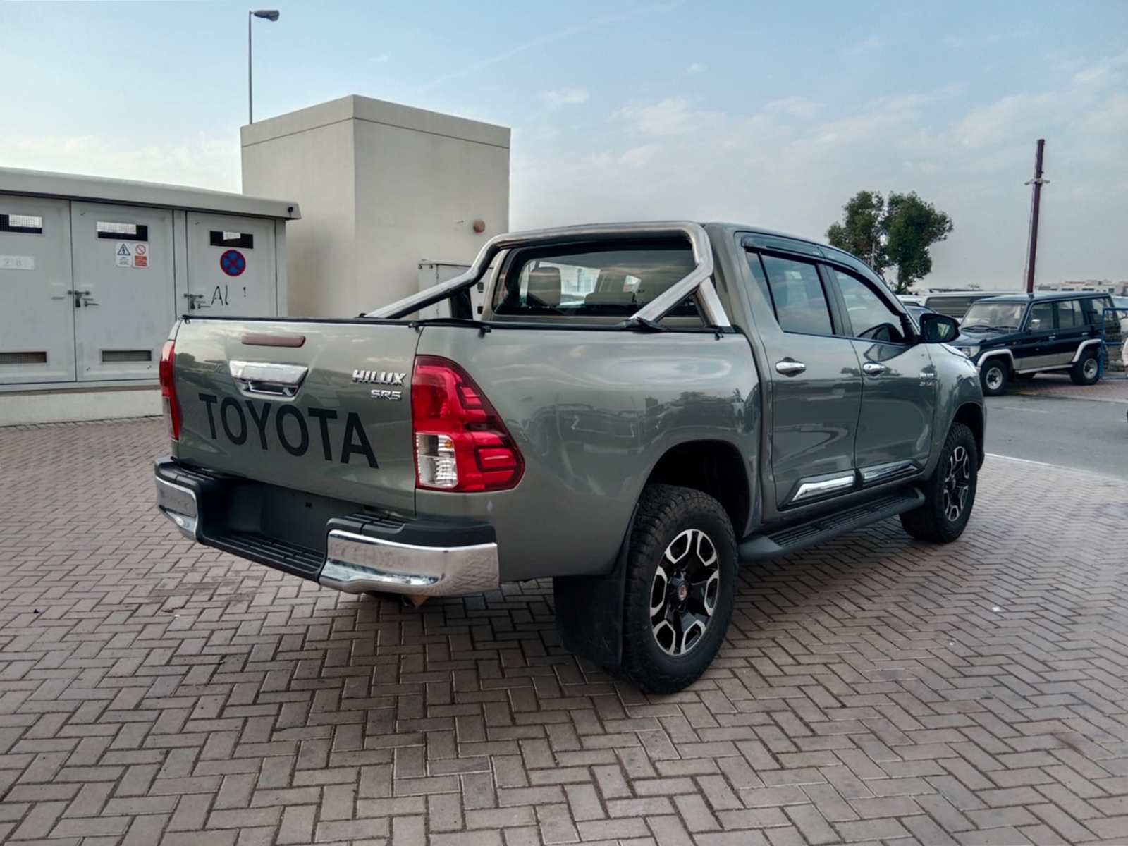 5029 TOYOTA  HILUX 2.8 A/T 4WD GRAY