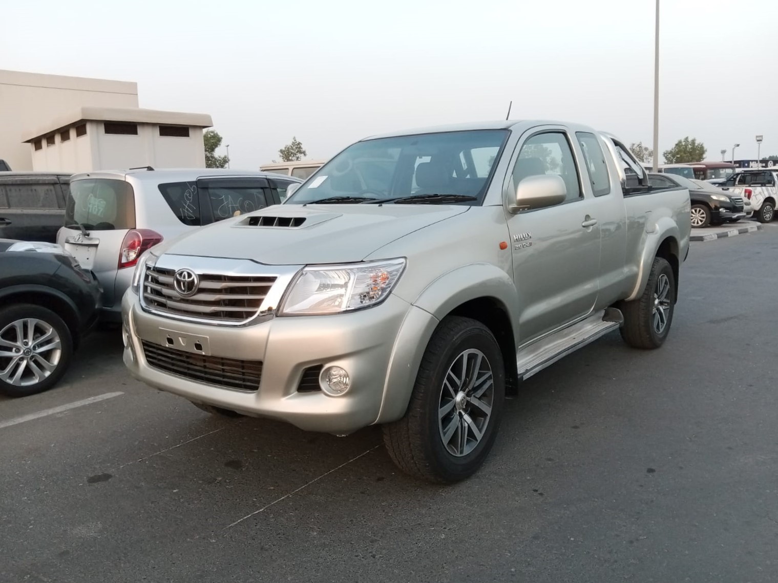 6221 TOYOTA HILUX PICK UP MT 3.0 SILVER