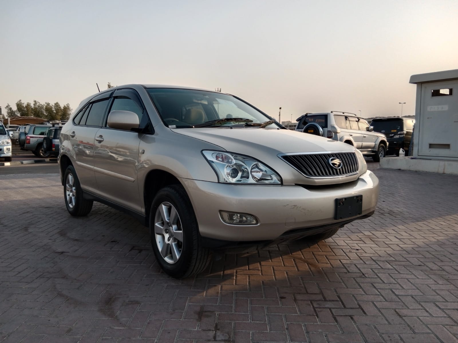6977 TOYOTA HARRIER 2.4 A/T GOLD