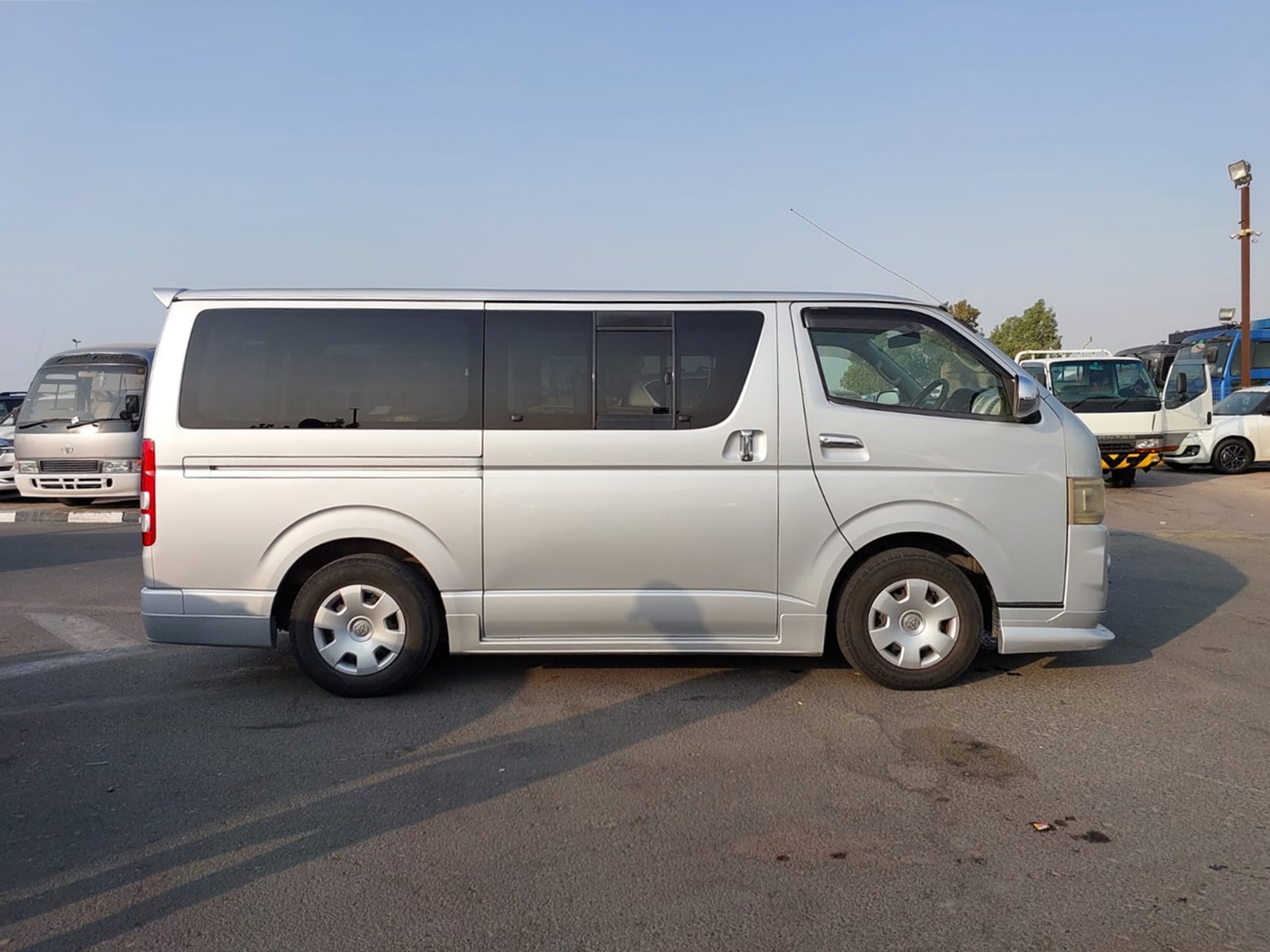 2342 TOYOTA HIACE A/T 3.0 2WD SILVER