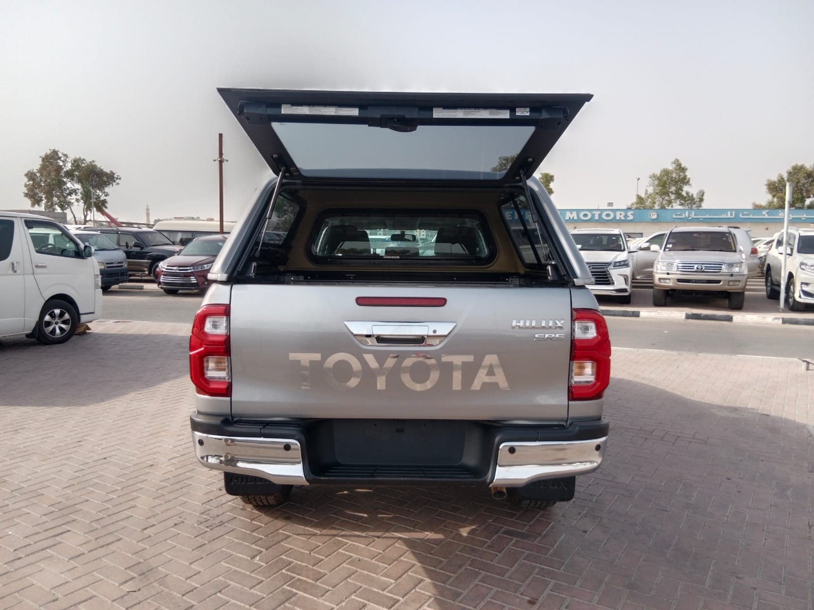 9253  TOYOTA HILUX PICK UP 2.8 A/T SILVER