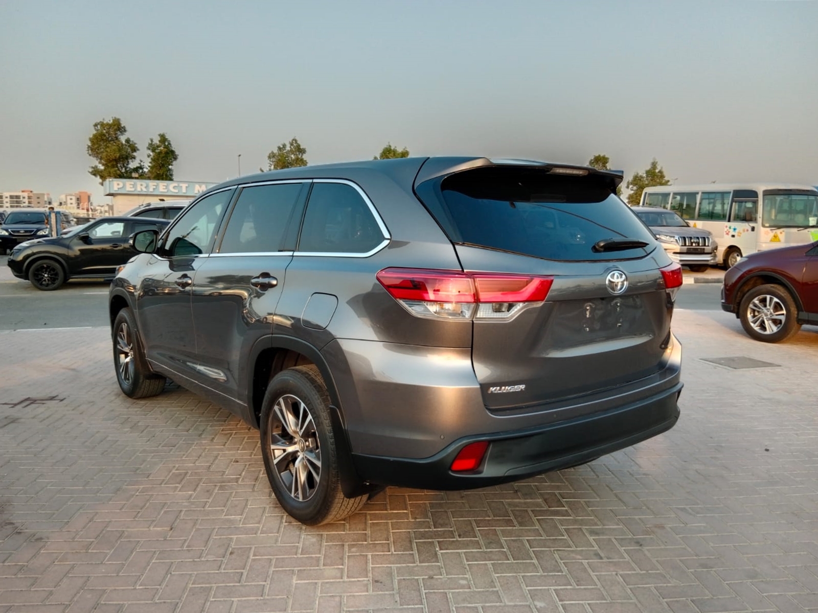39969  TOYOTA  KLUGER 3.5 A/T 2WD GRAY
