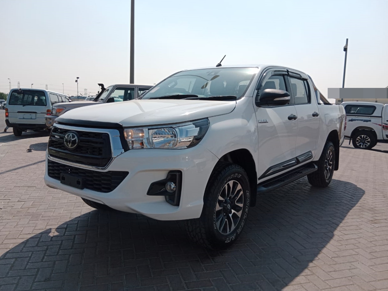 6869 TOYOTA  HILUX 2.8 A/T 4WD WHITE