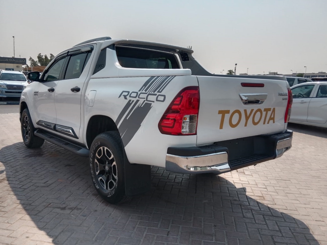 7368 TOYOTA  HILUX  2.8 A/T 4WD WHITE