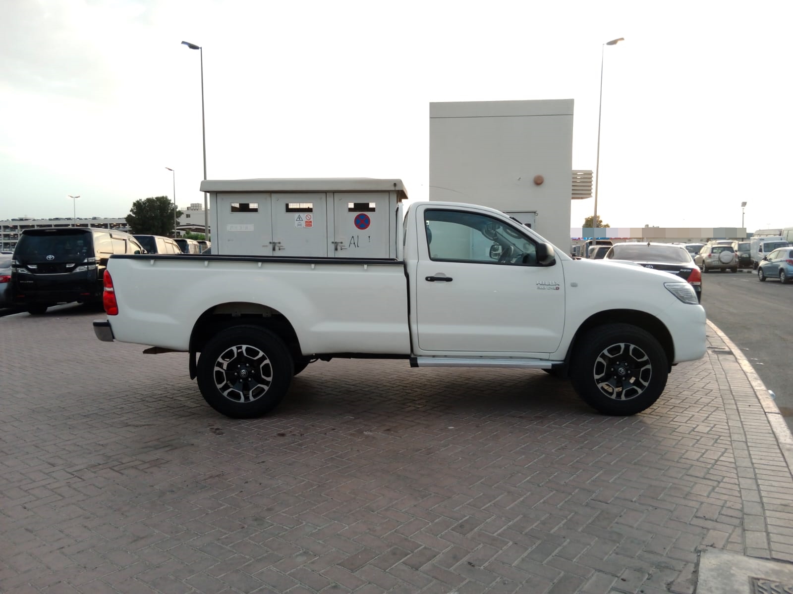 2349  TOYOTA HILUX PICK UP 3.0 4WD M/T WHITE