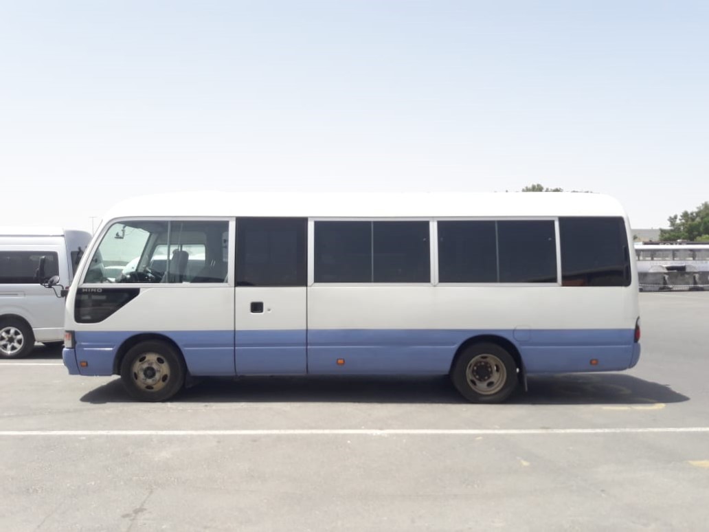 2662-HINO LIESSE II BUS 4.0 AT WHITE BLUE