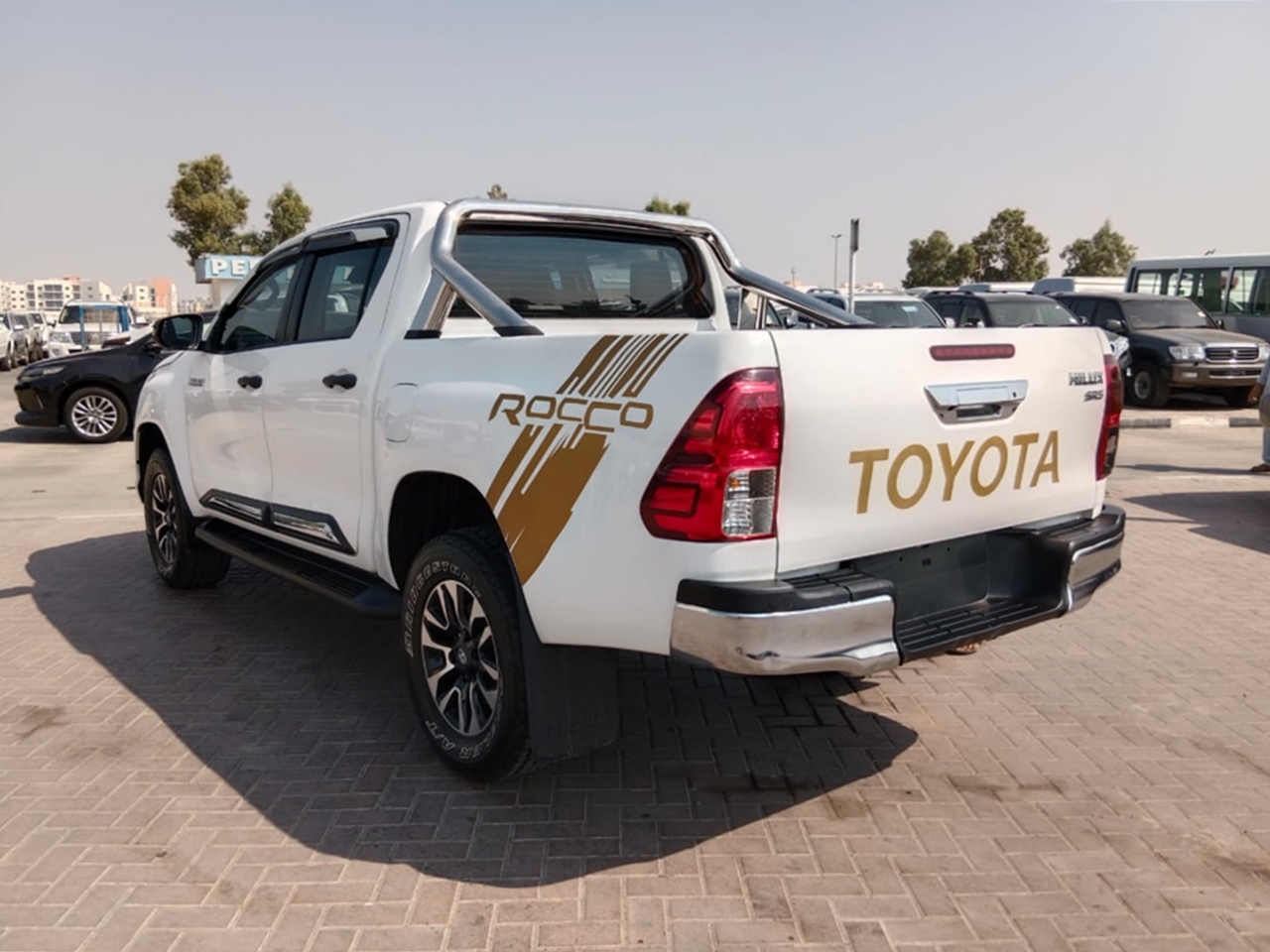 6869 TOYOTA  HILUX 2.8 A/T 4WD WHITE