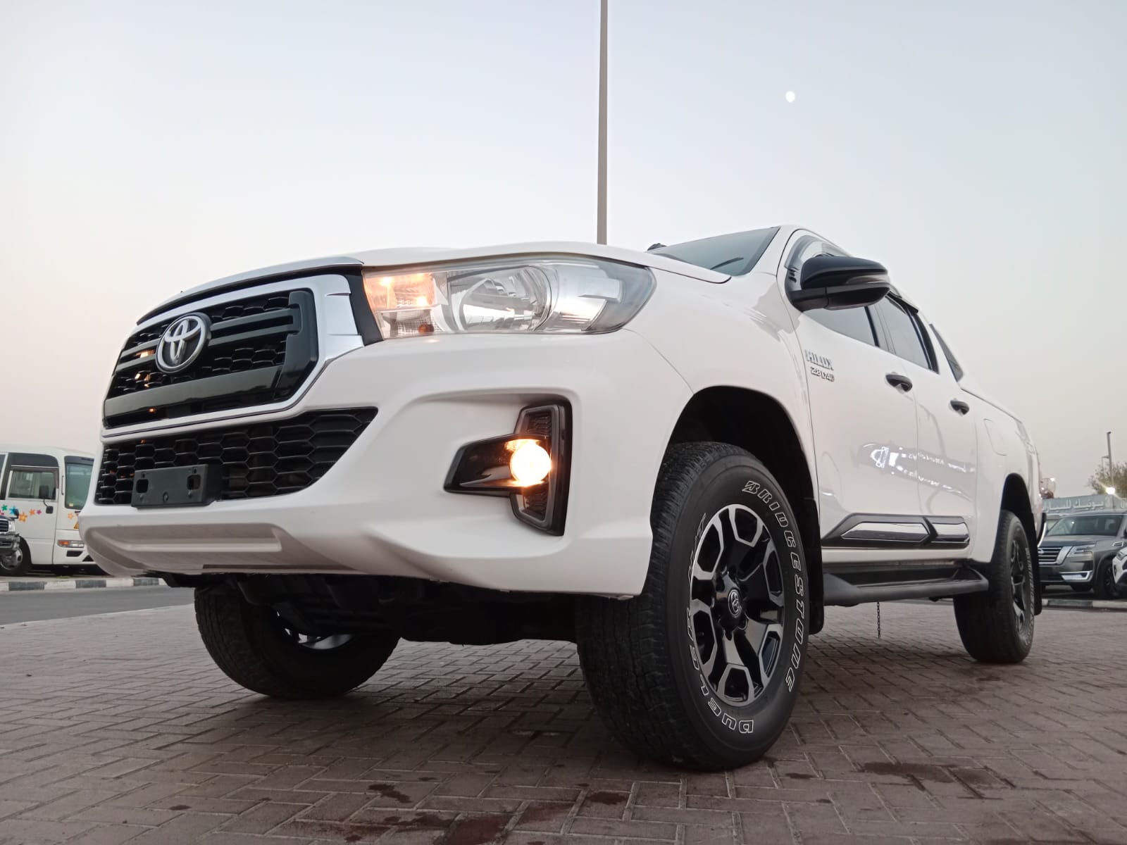 7368 TOYOTA  HILUX  2.8 A/T 4WD WHITE