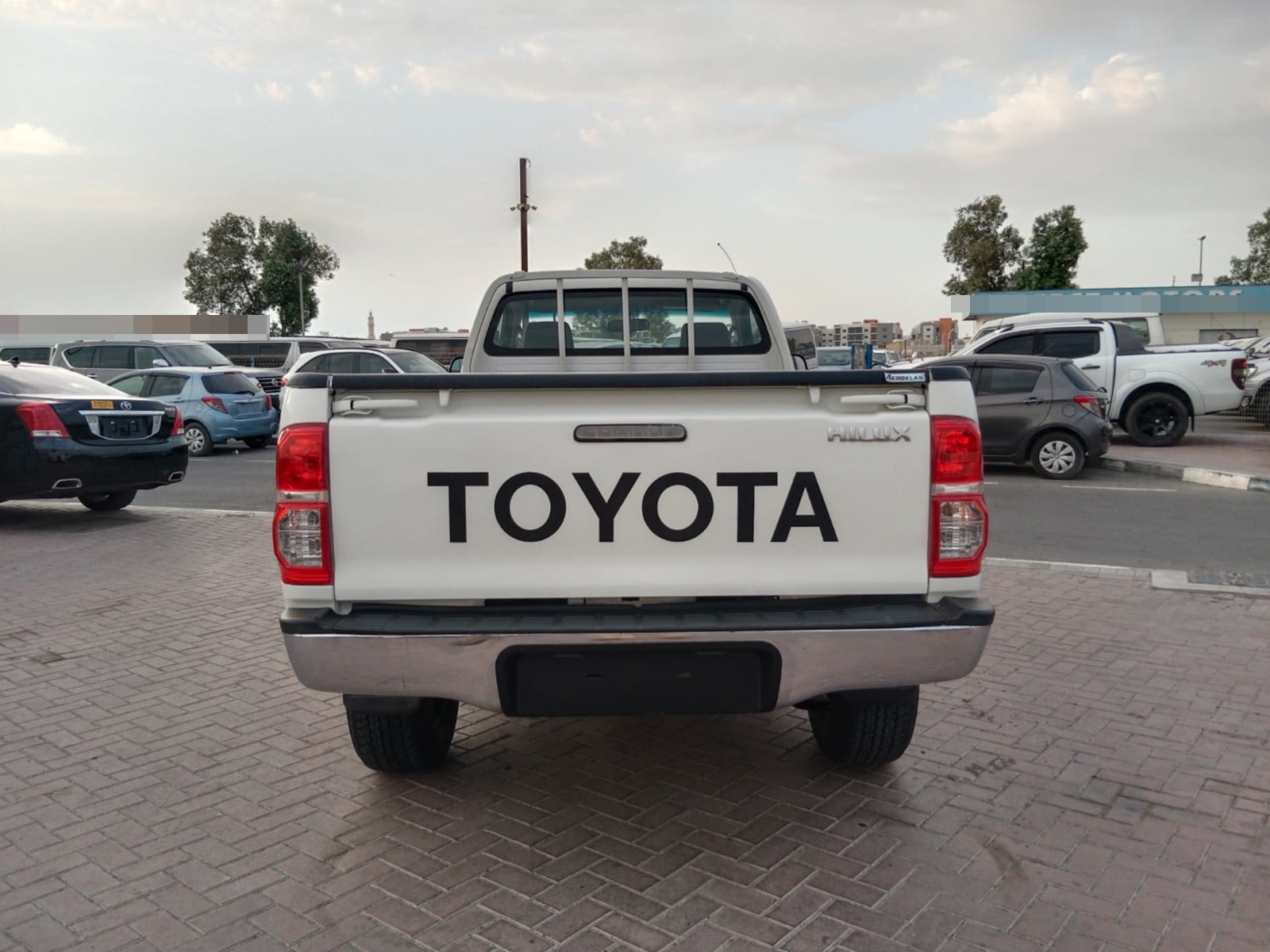2349  TOYOTA HILUX PICK UP 3.0 4WD M/T WHITE