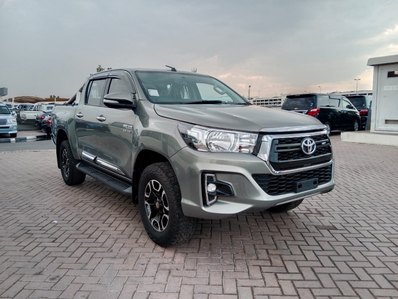 5029 TOYOTA  HILUX 2.8 A/T 4WD GRAY