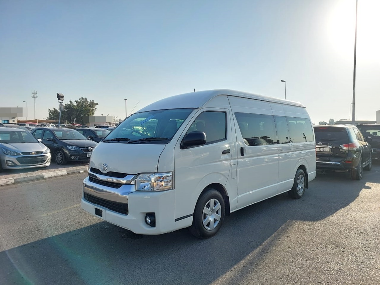1412 TOYOTA HIACE COMMUTER 2WD 3.0 AT WHITE