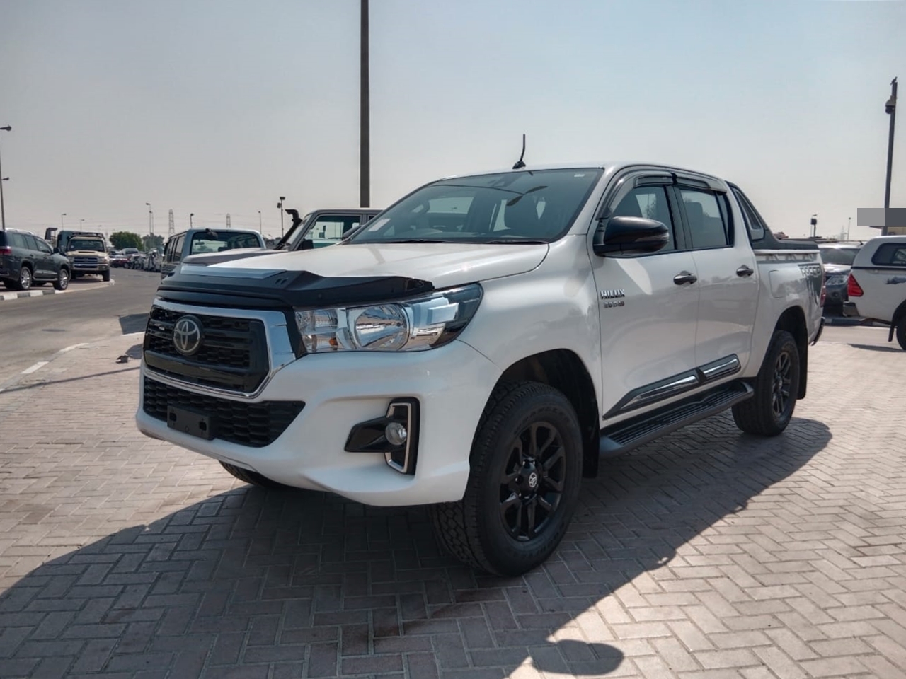 4926 TOYOTA HILUX 2.8 A/T 4WD WHITE