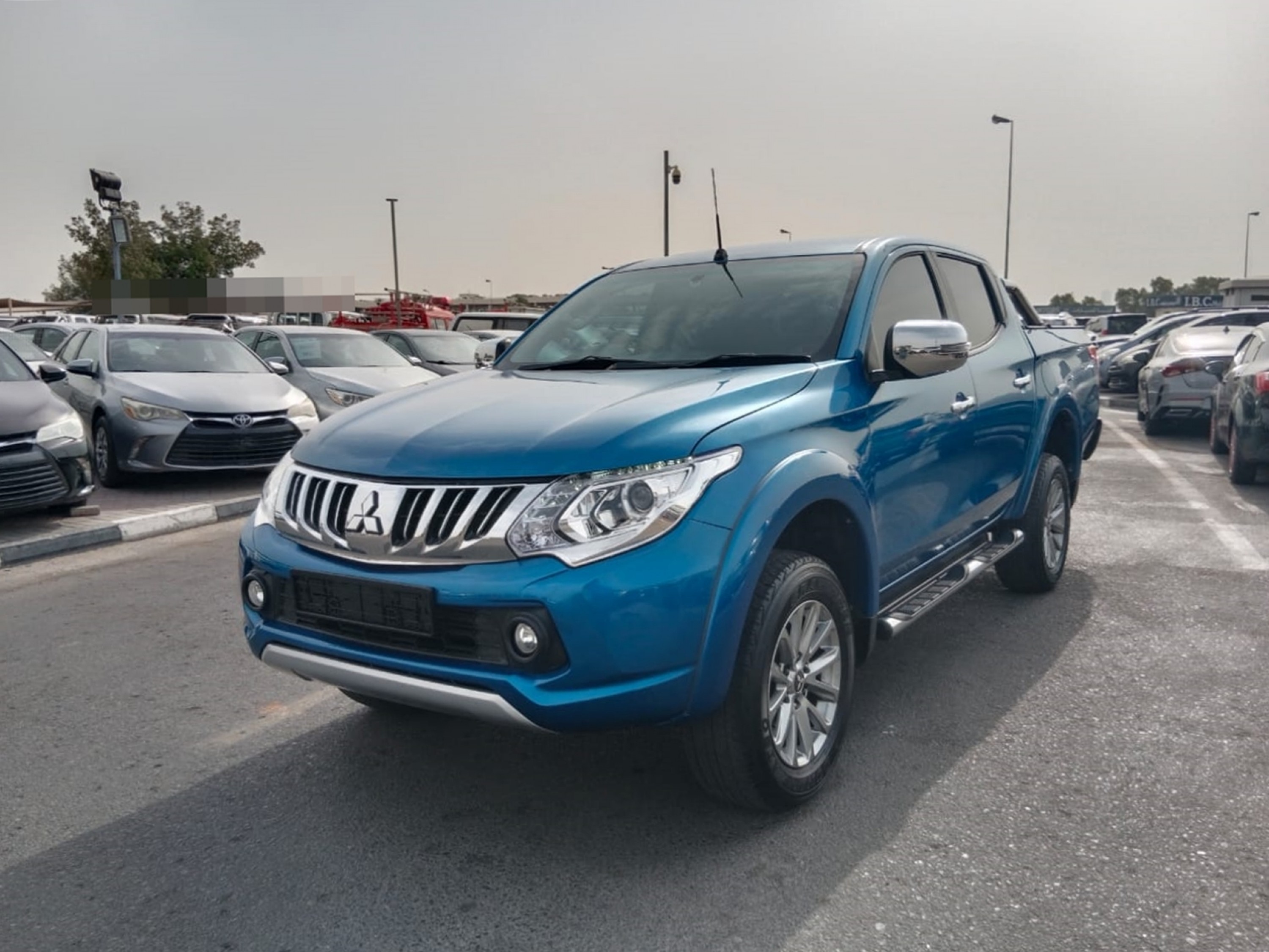 MITSUBISHI Triton