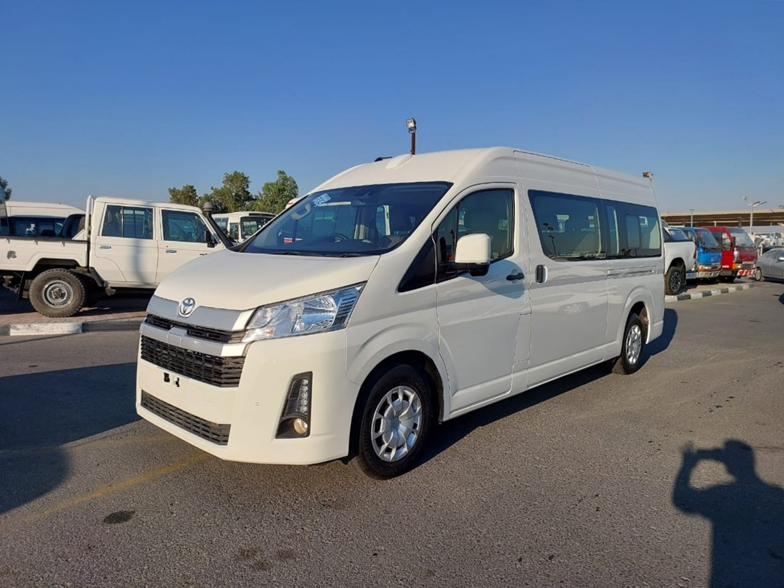 TOYOTA Hiace Commuter