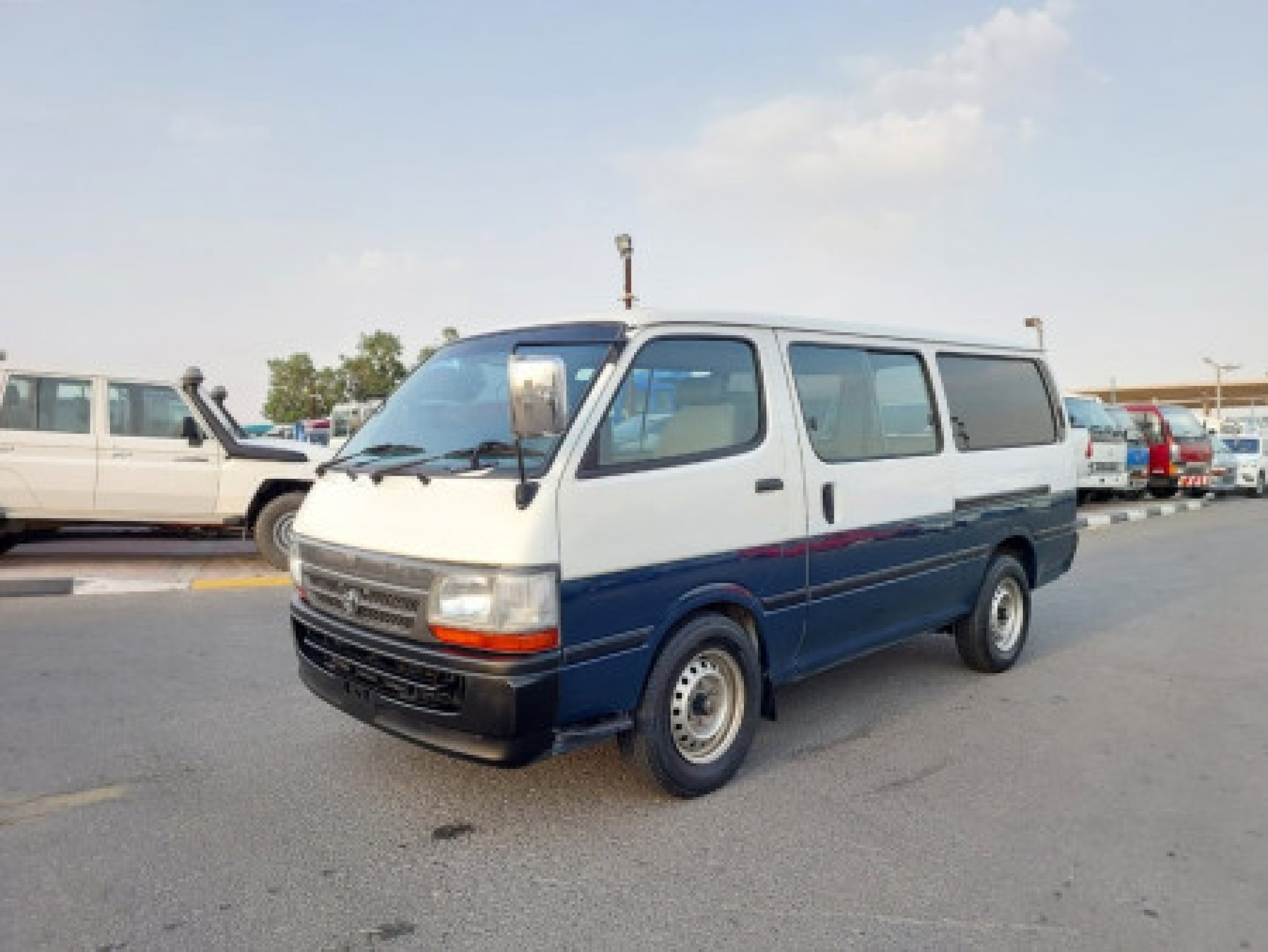 TOYOTA HIACE