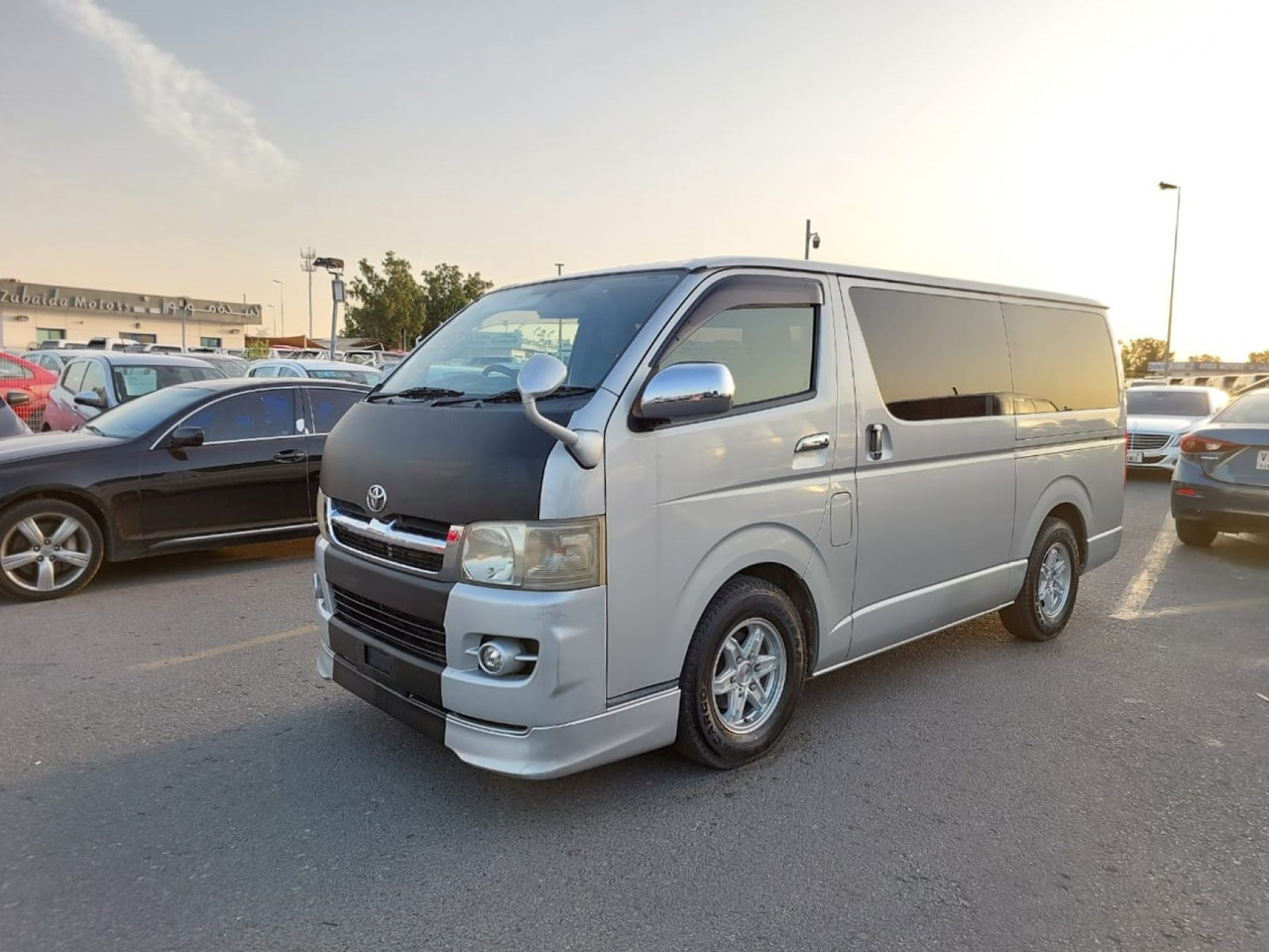 TOYOTA HIACE