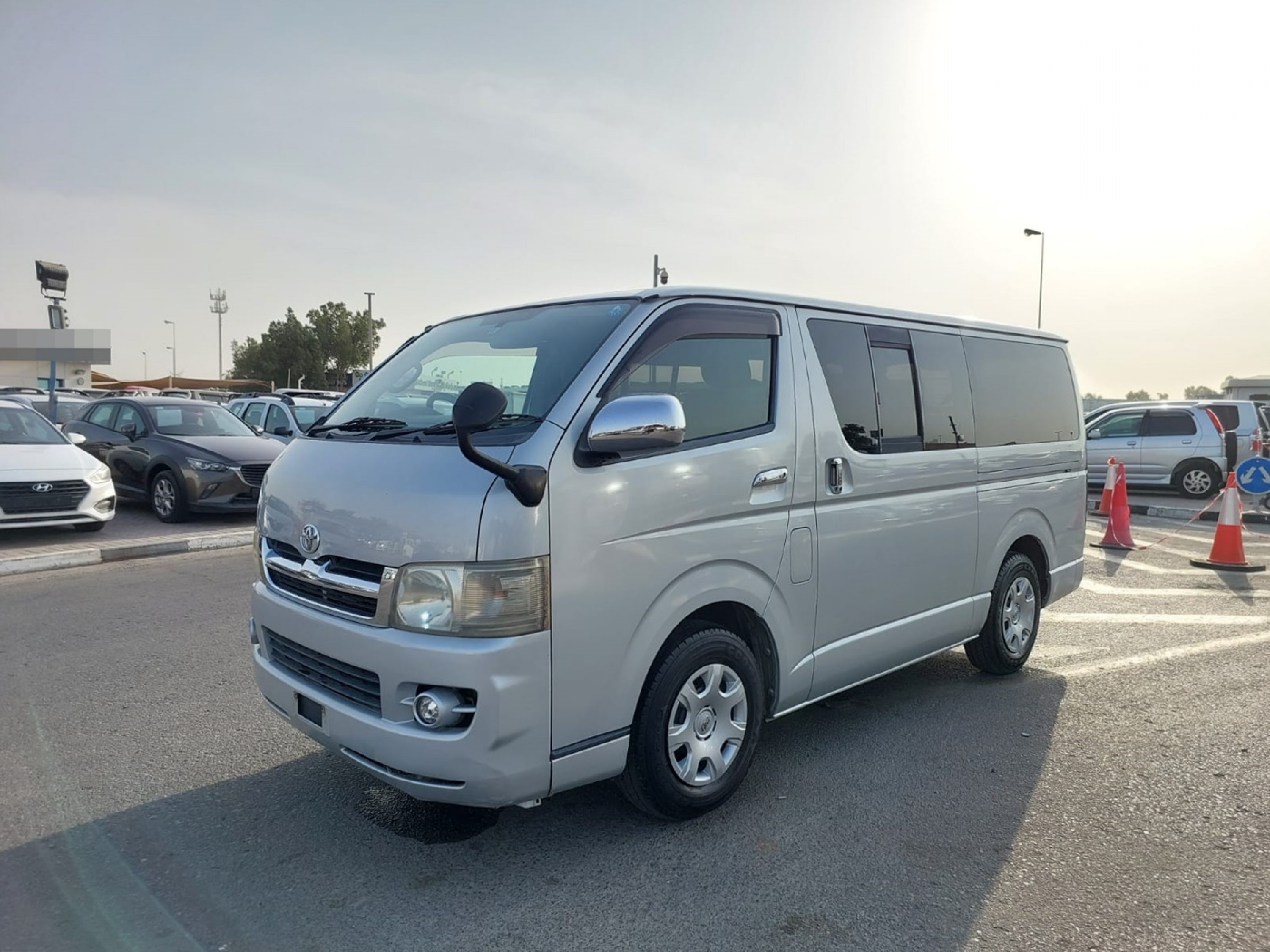 TOYOTA HIACE