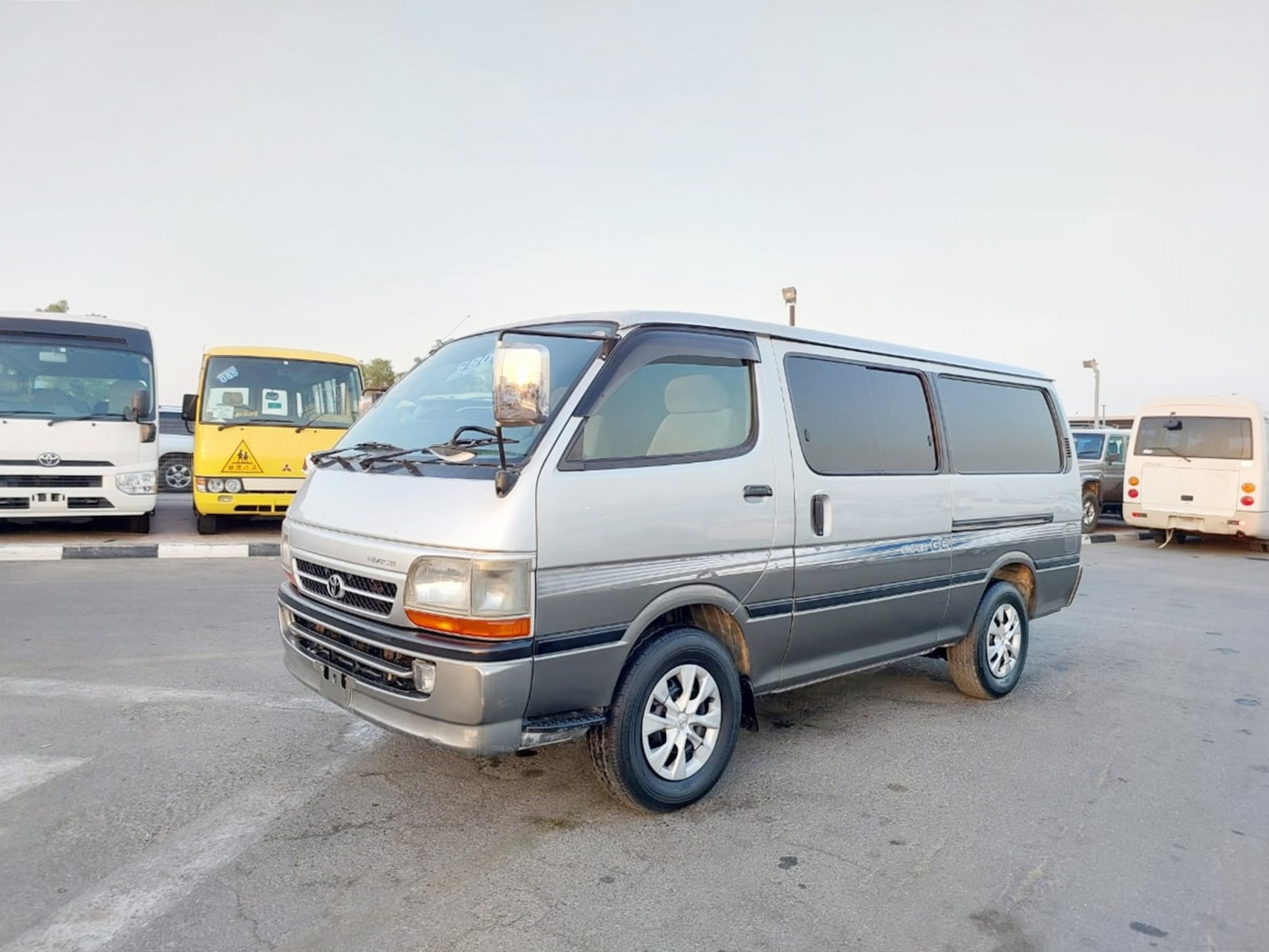 TOYOTA HIACE