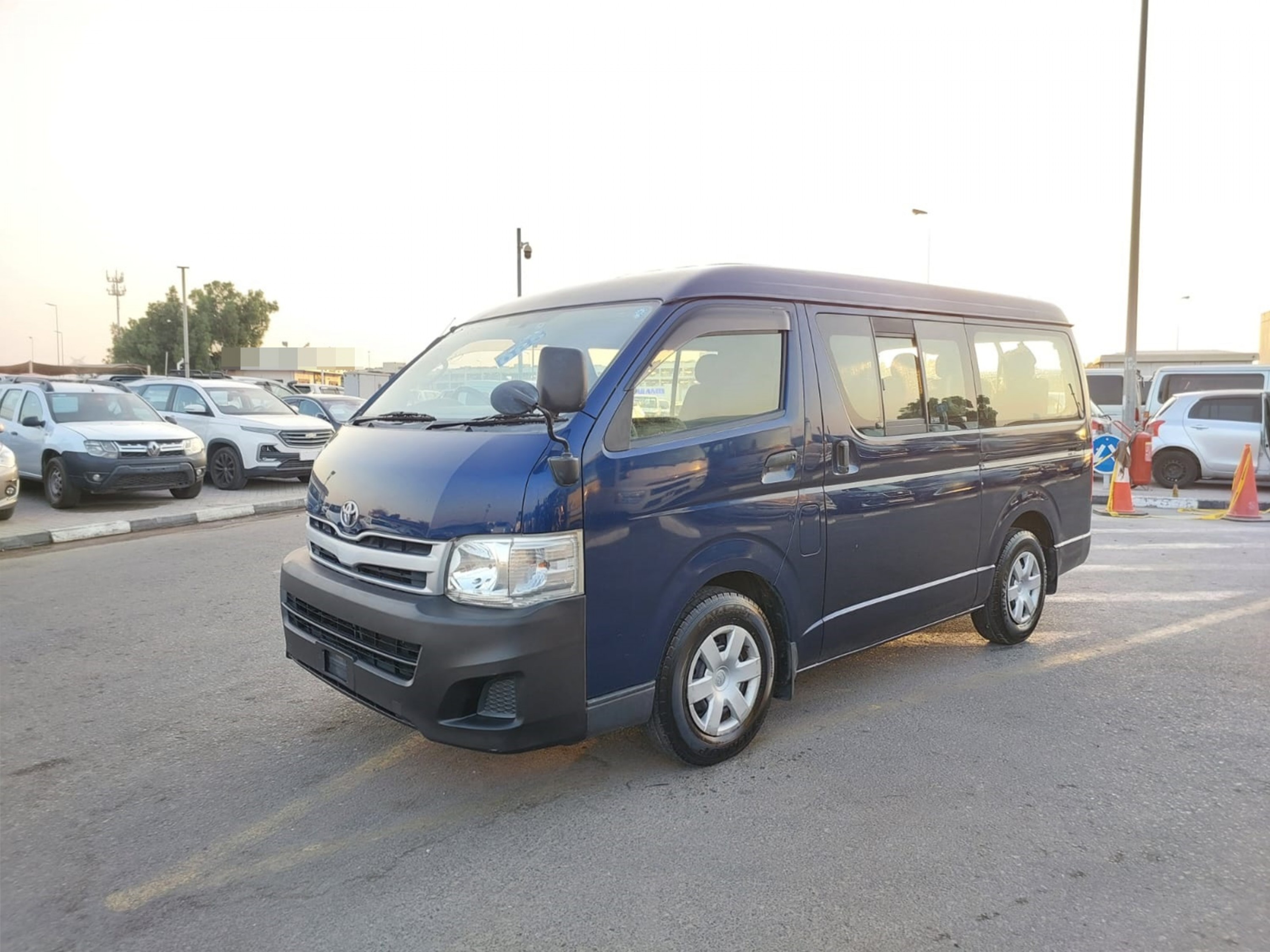 TOYOTA Hiace Commuter