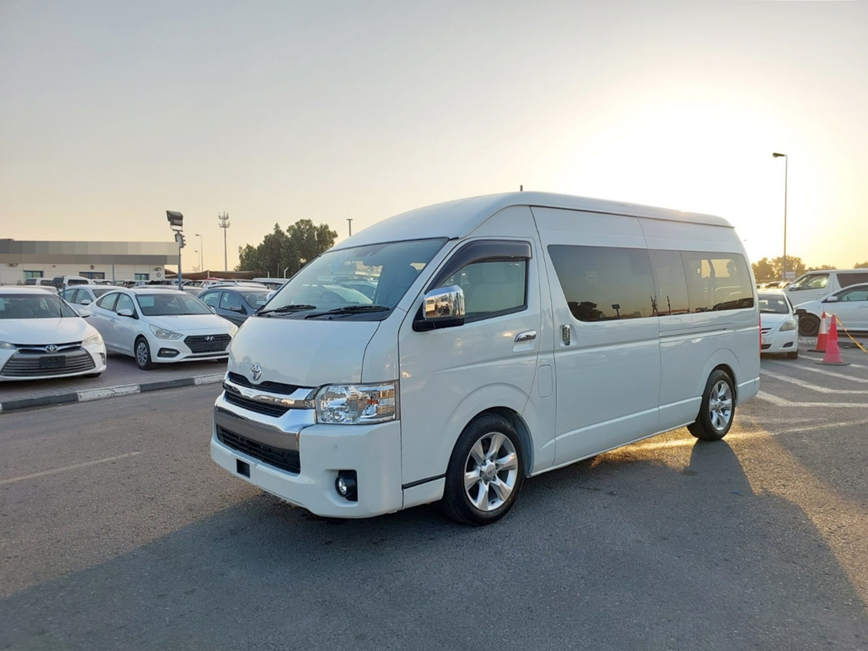 TOYOTA HIACE