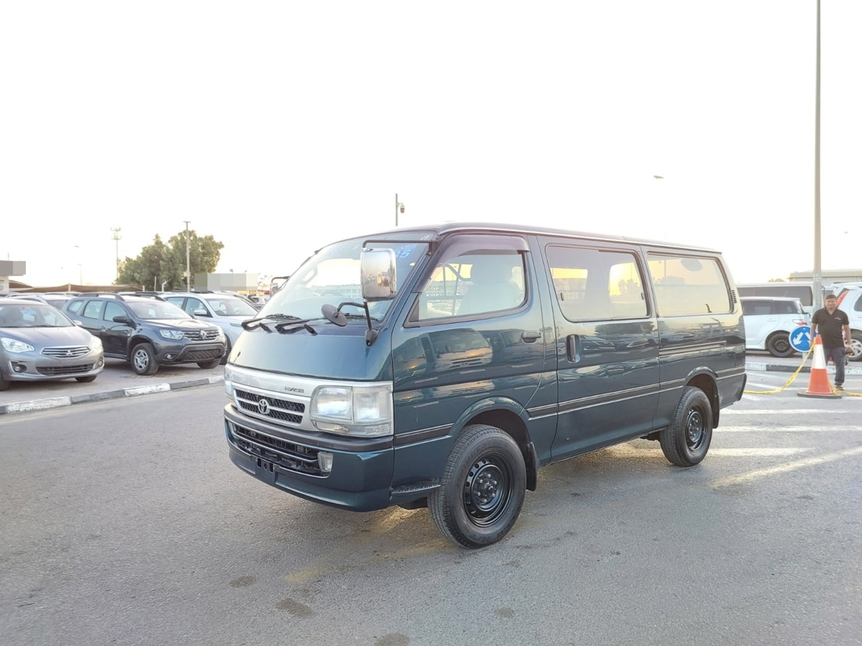 TOYOTA HIACE