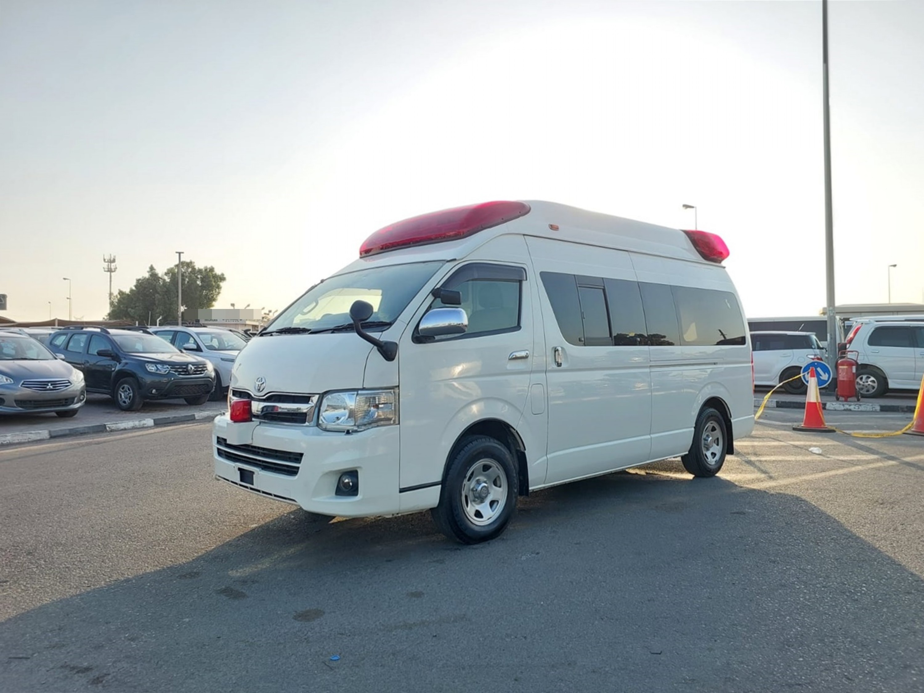 TOYOTA HIACE AMBULANCE