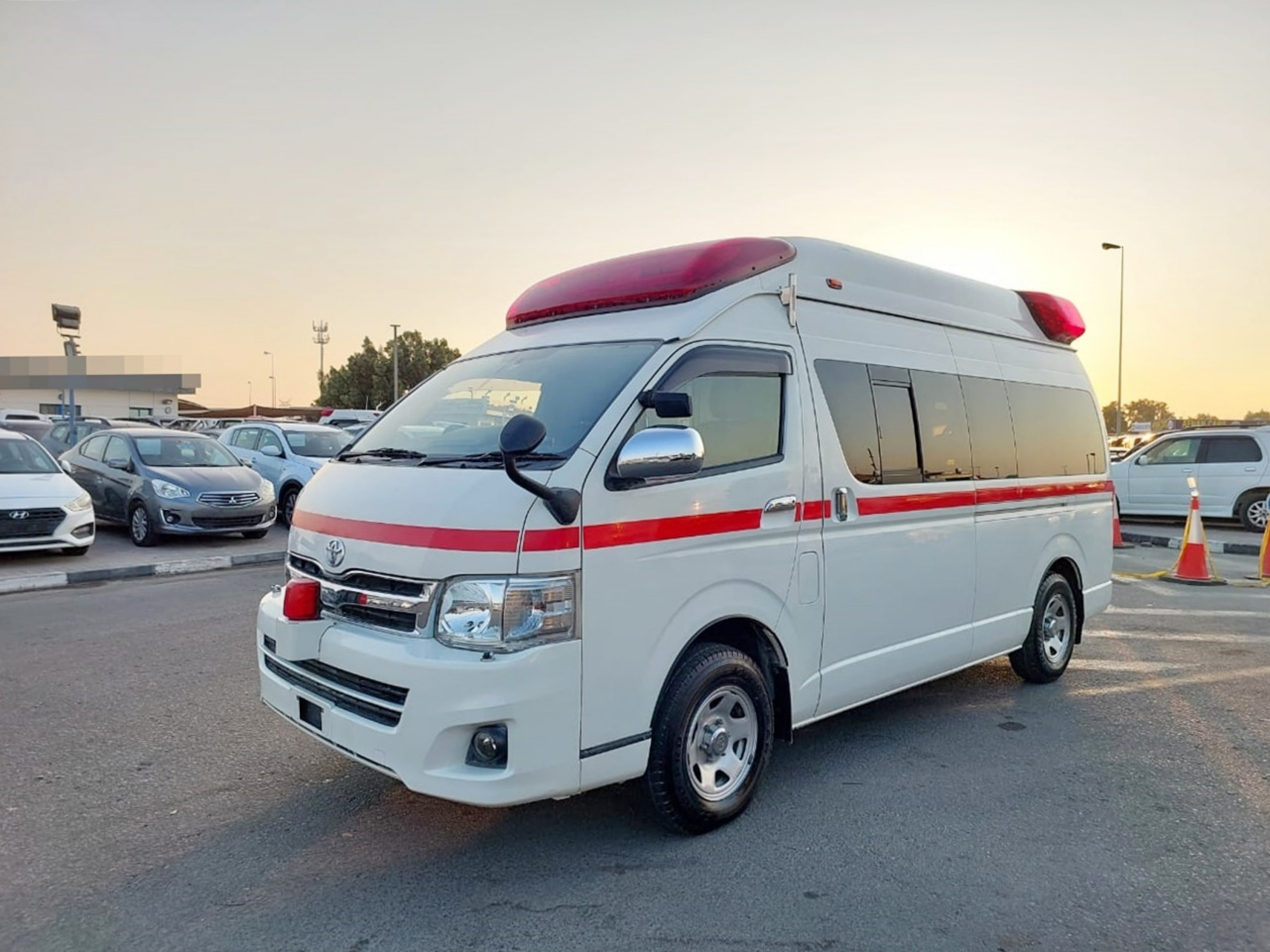 TOYOTA HIACE AMBULANCE