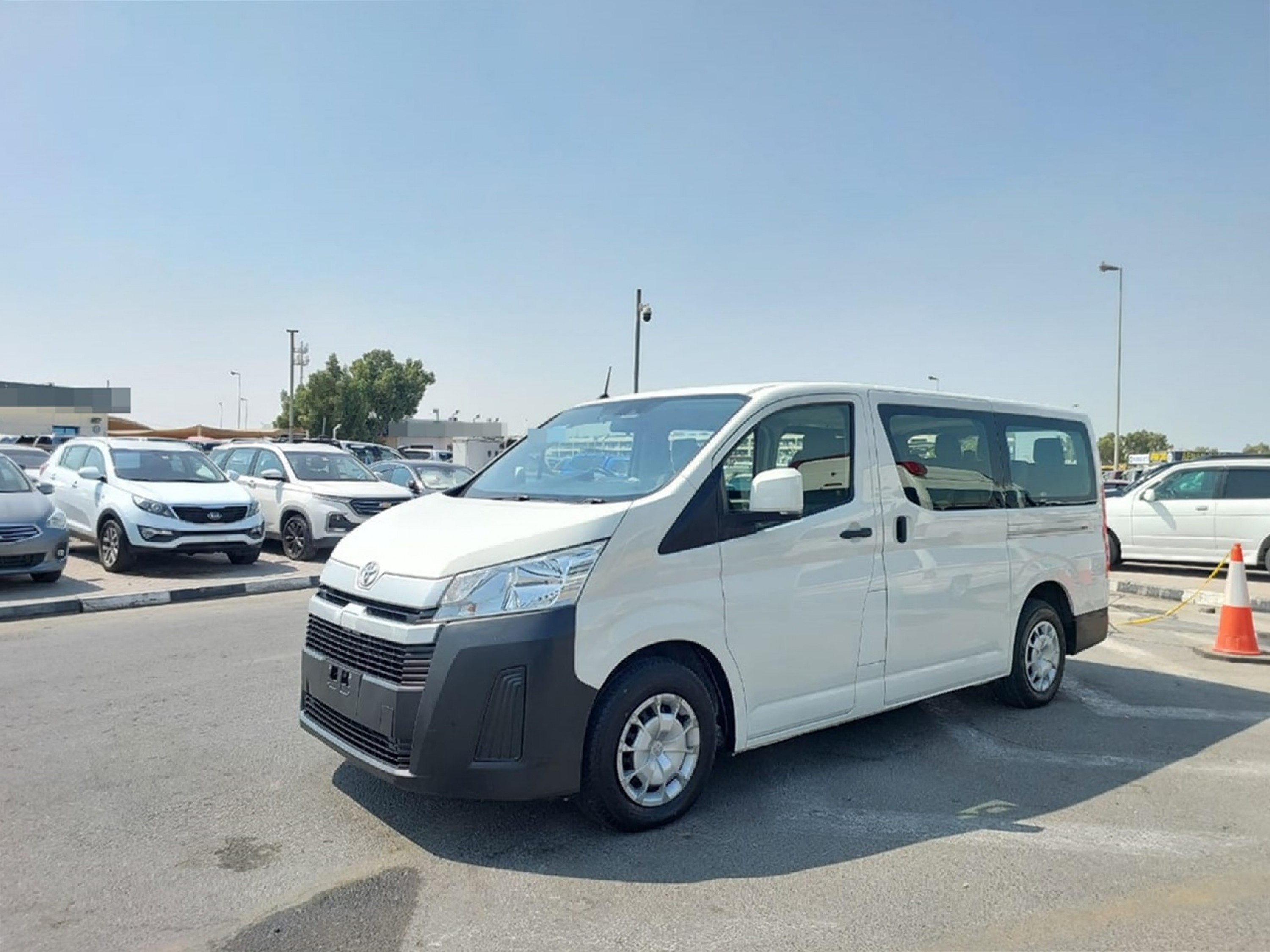 TOYOTA Hiace Commuter