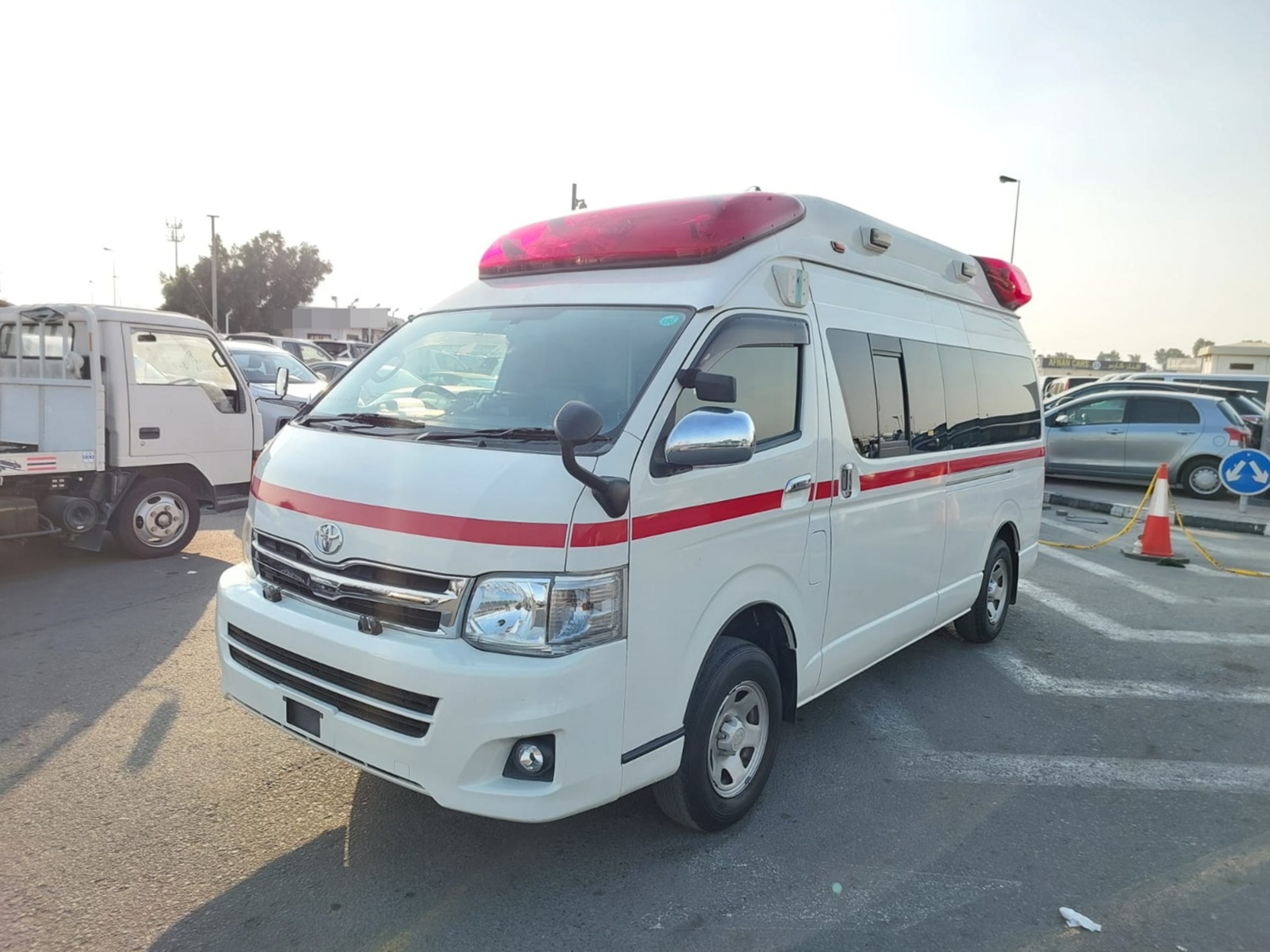 TOYOTA HIACE AMBULANCE