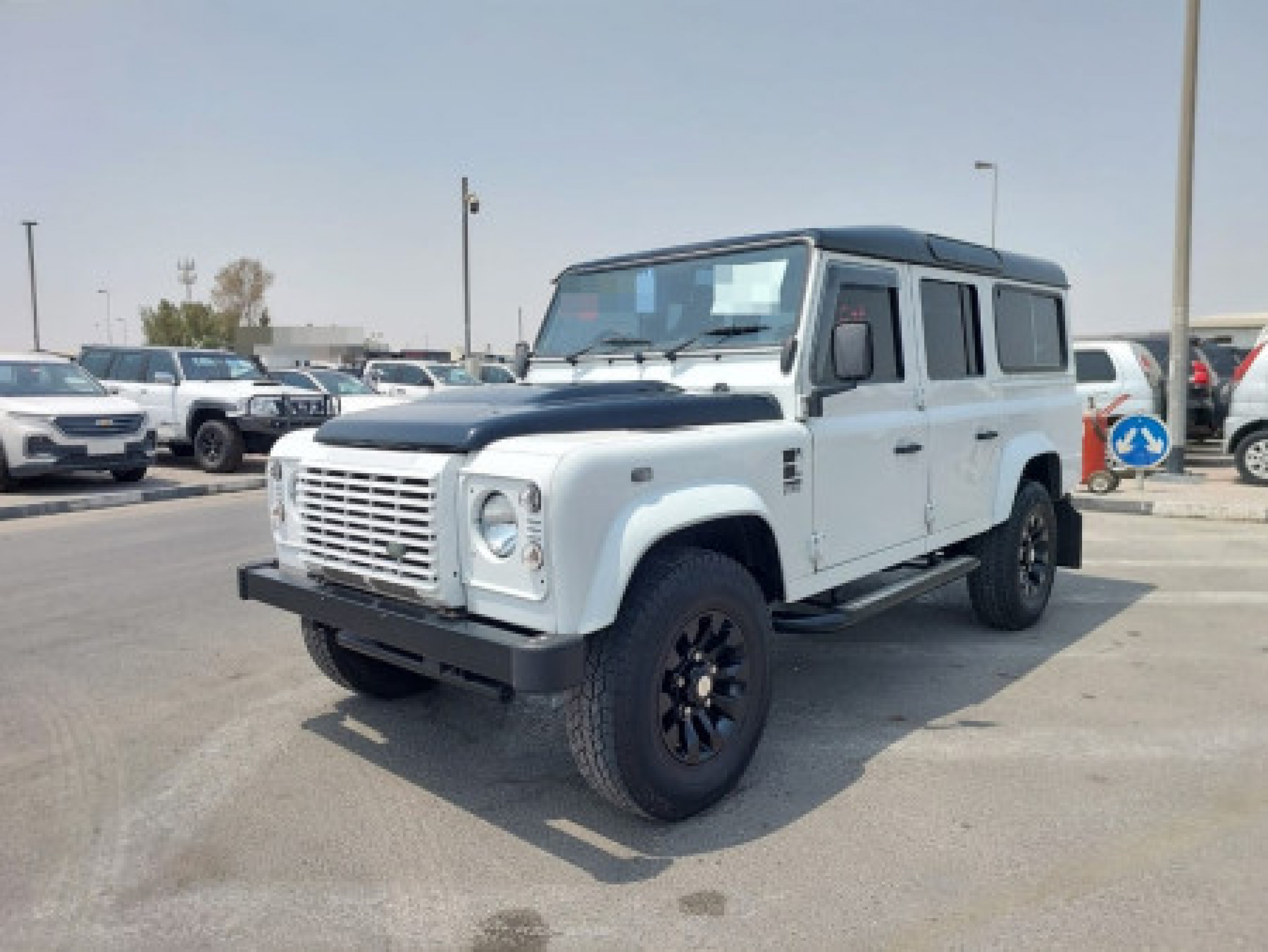 LAND ROVER DEFENDER