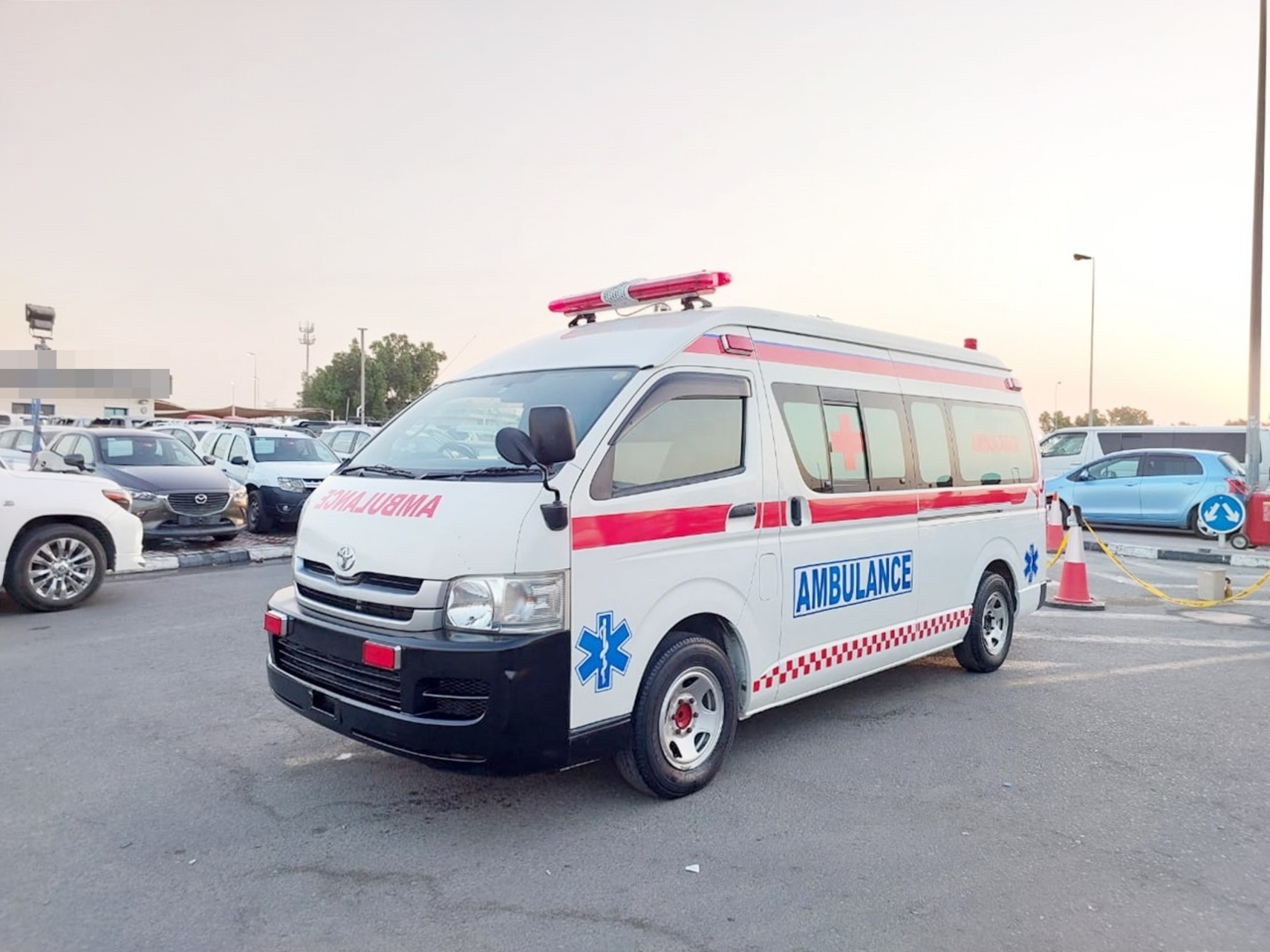 TOYOTA HIACE AMBULANCE