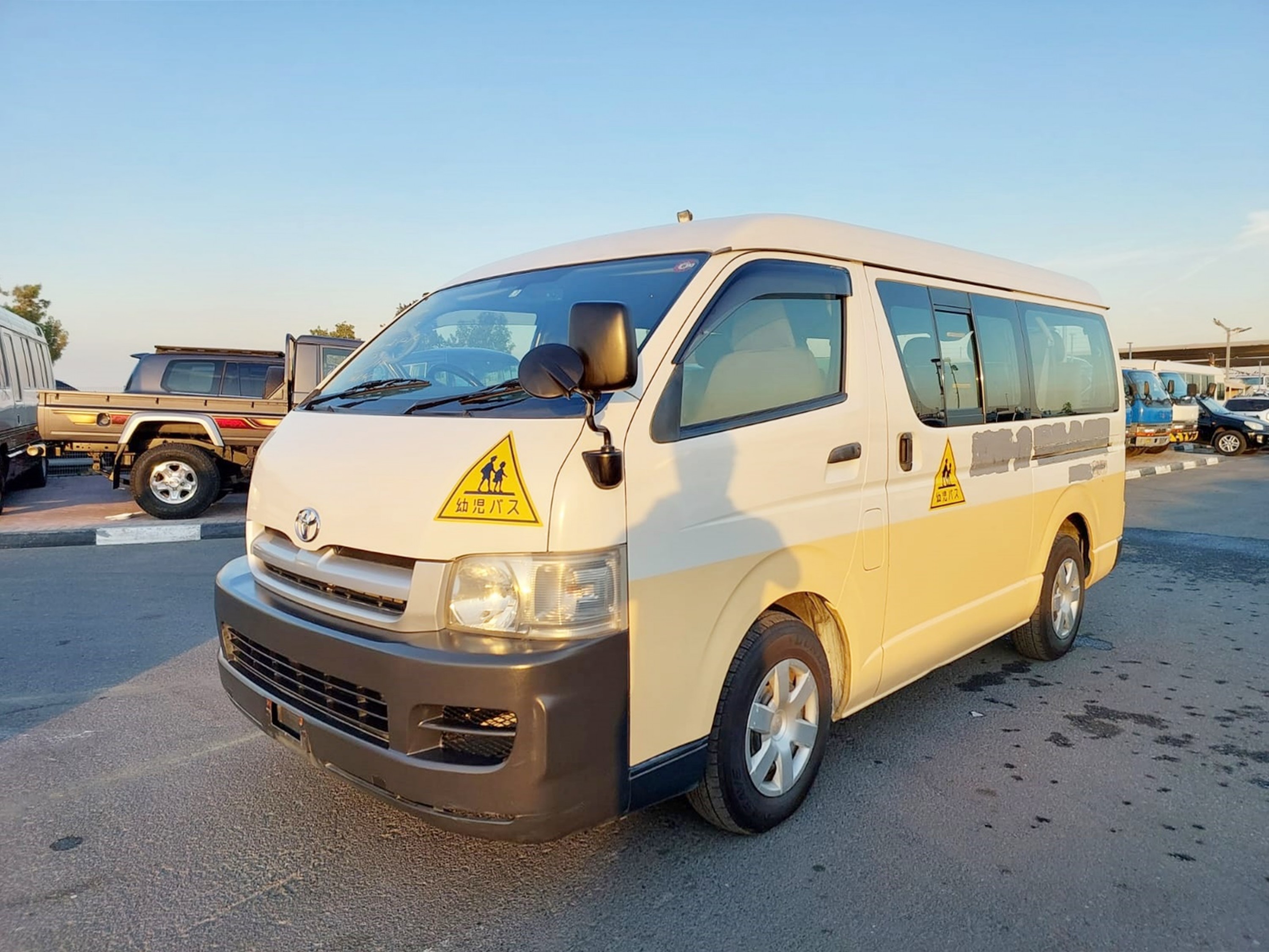 TOYOTA Hiace Commuter