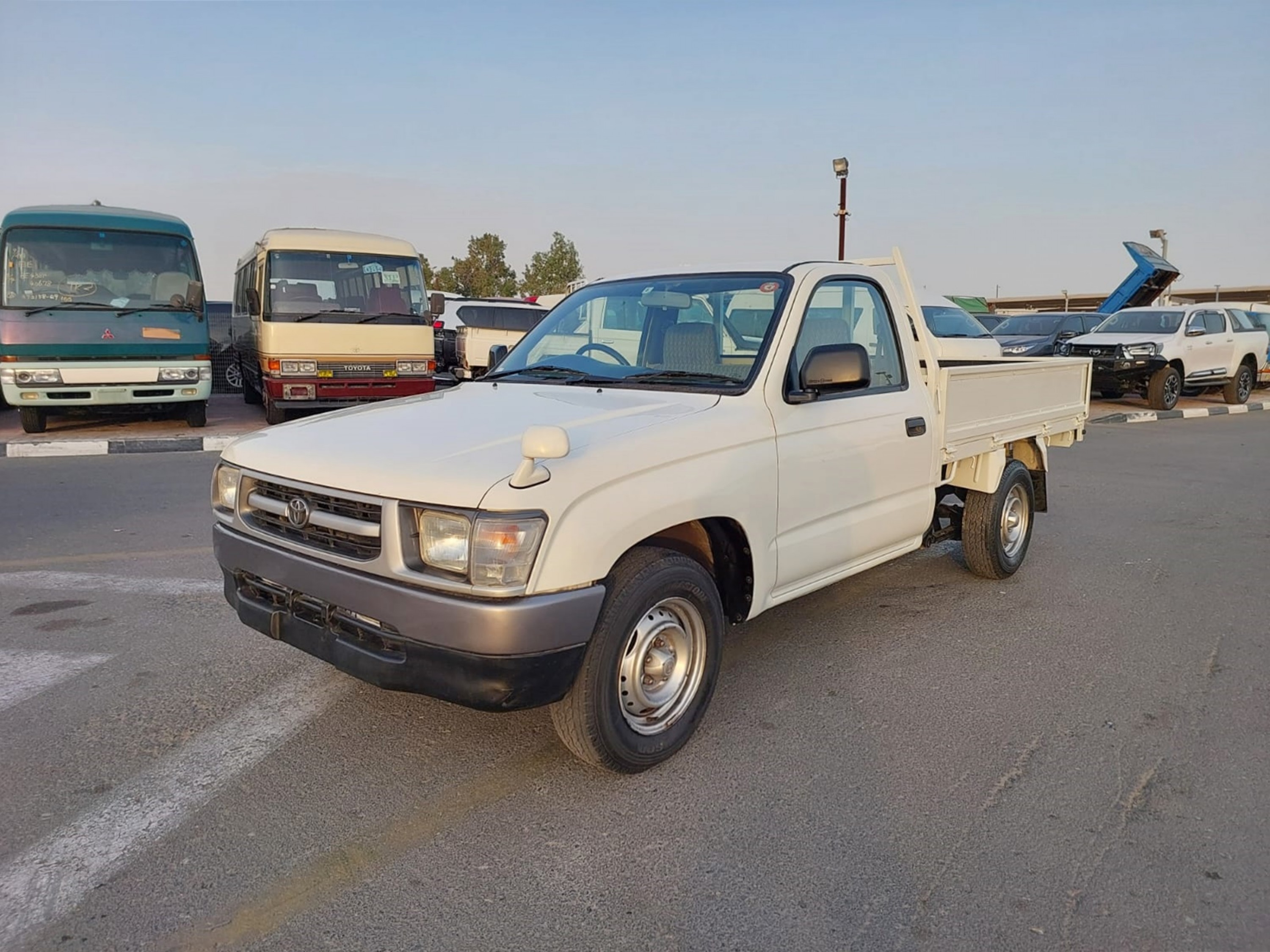 TOYOTA Hilux