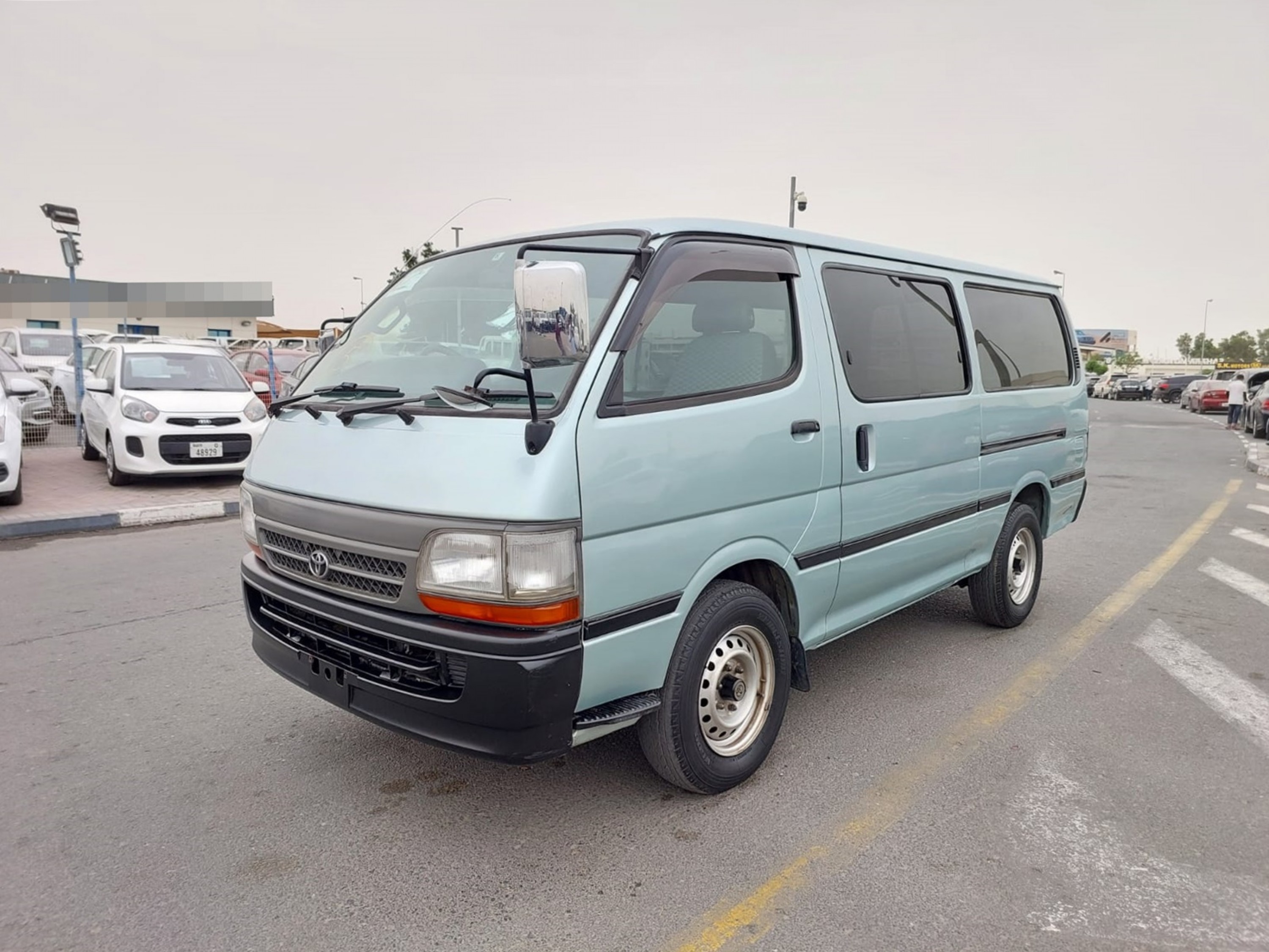 TOYOTA HIACE