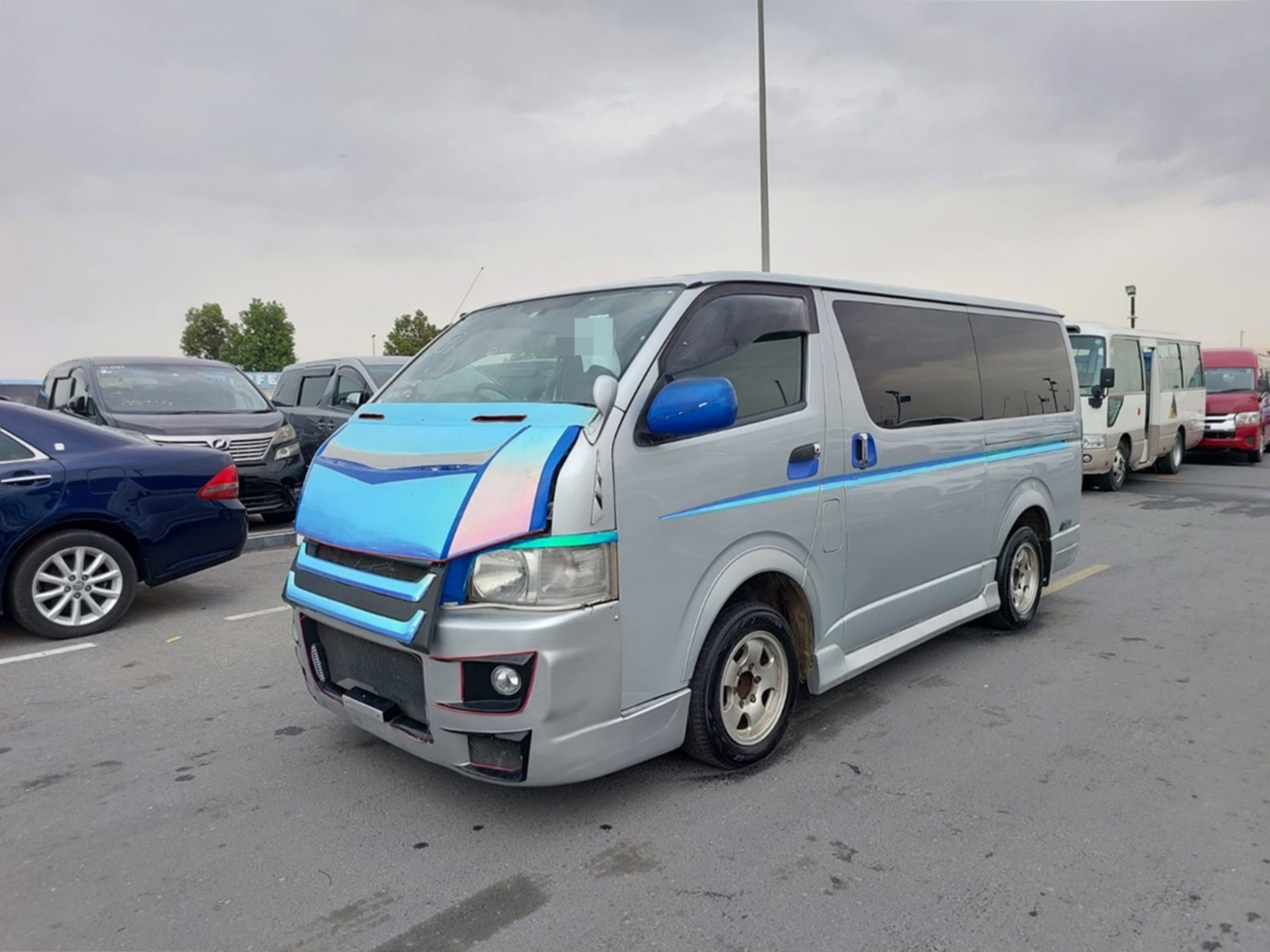 TOYOTA HIACE