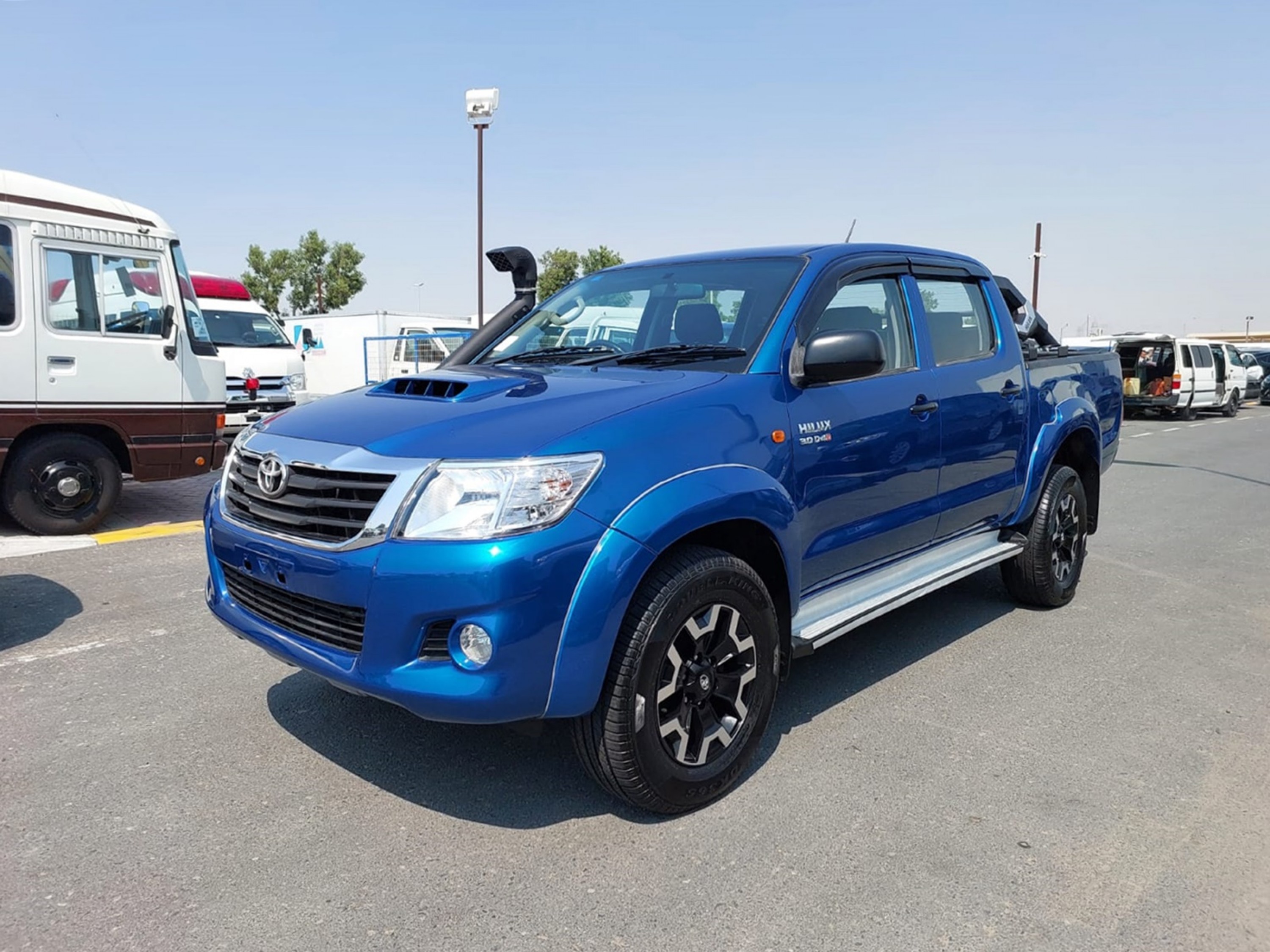 TOYOTA Hilux 