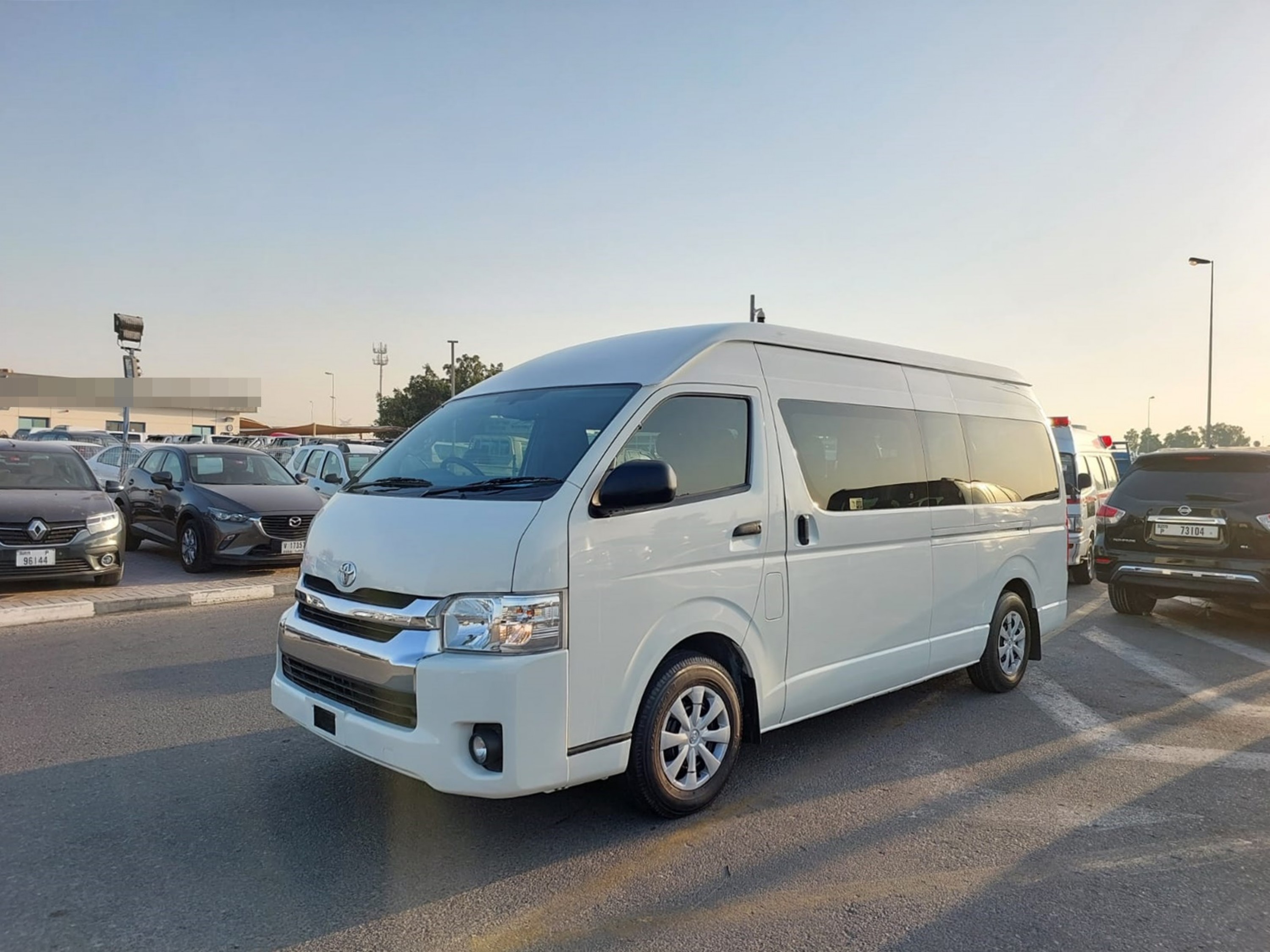 TOYOTA Hiace Commuter