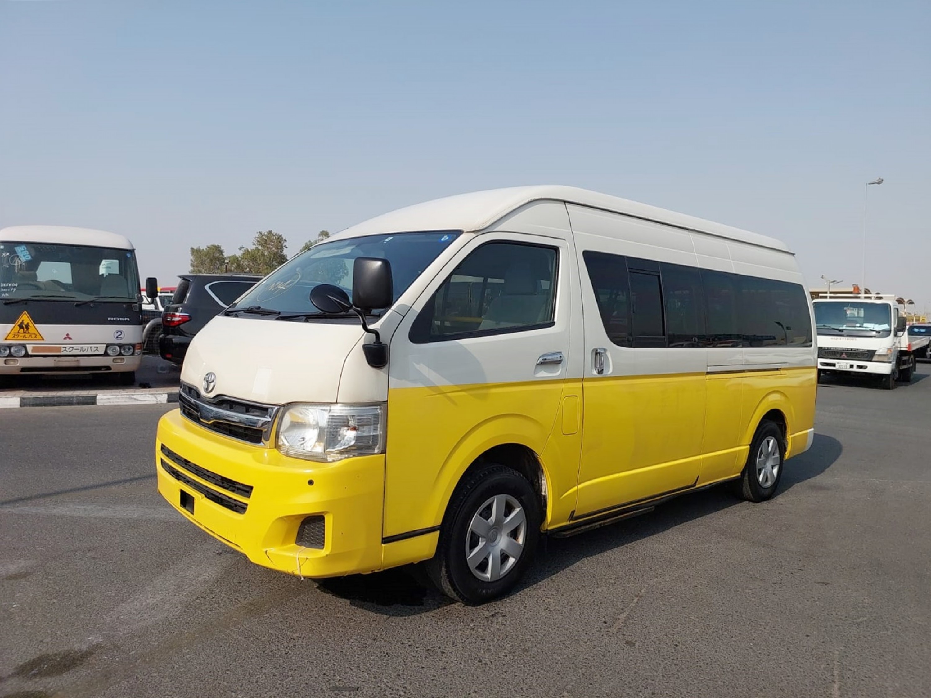 TOYOTA Hiace Commuter