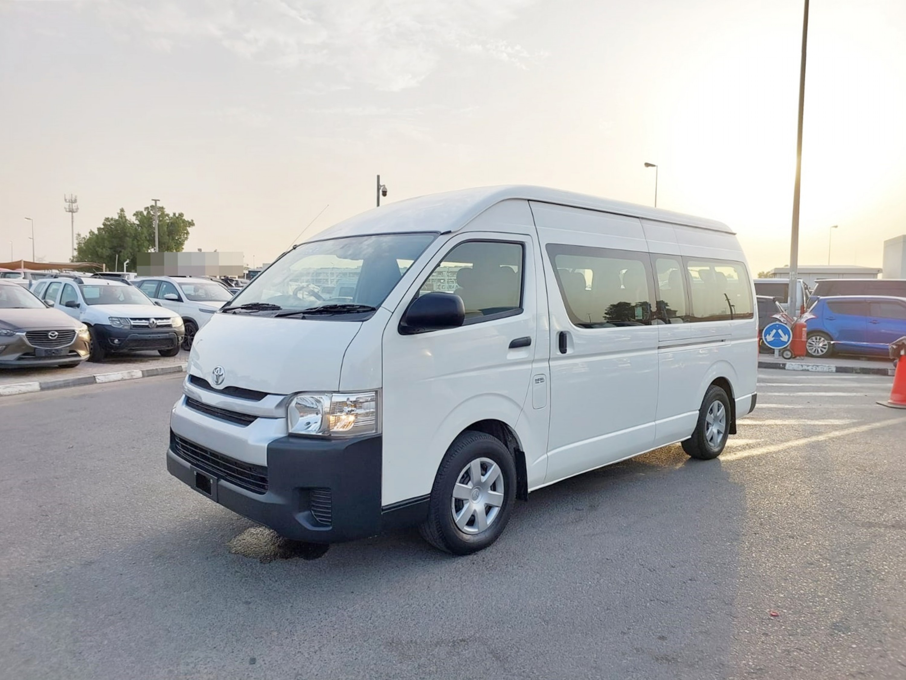 TOYOTA Hiace Commuter