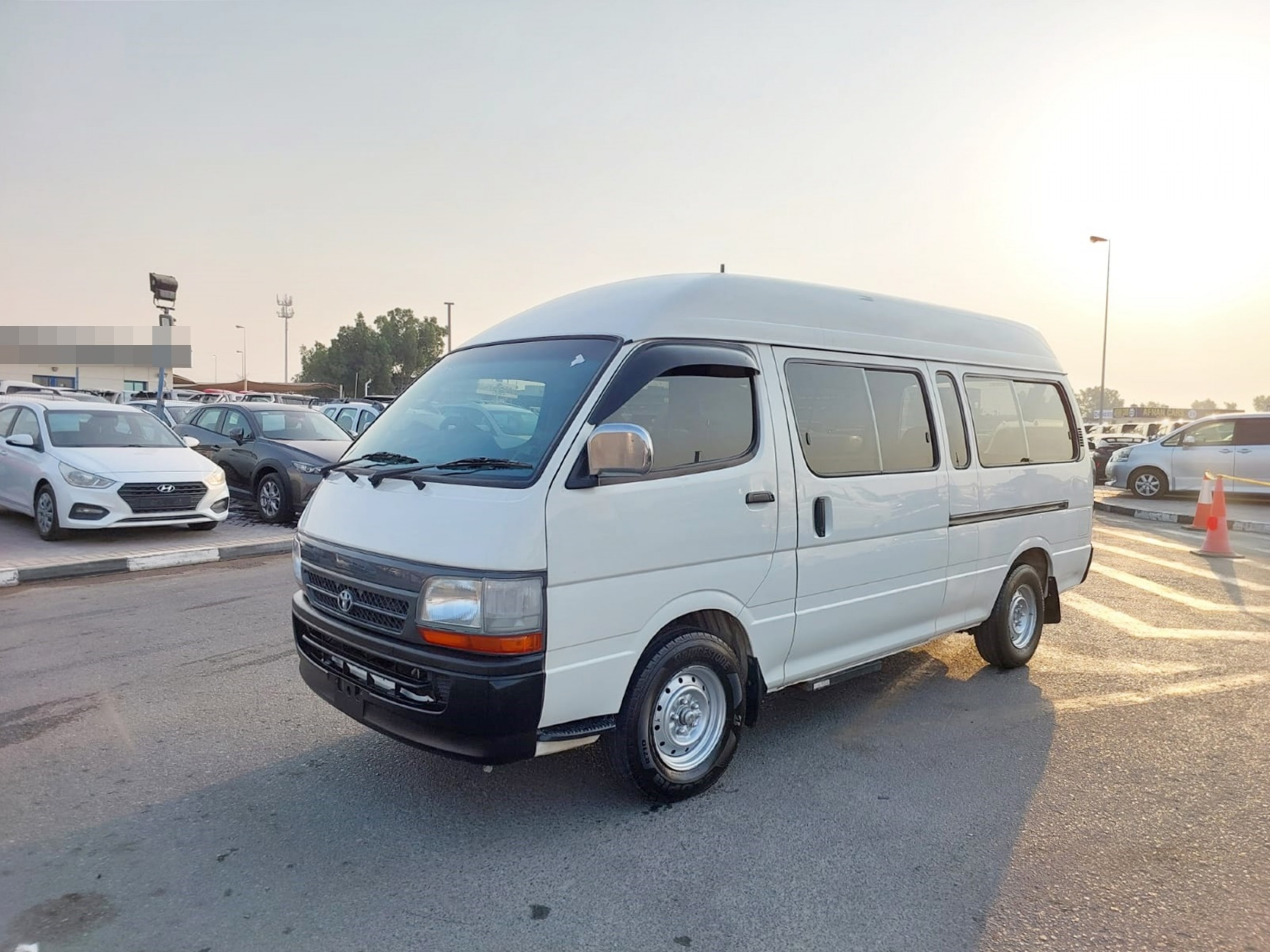 TOYOTA HIACE