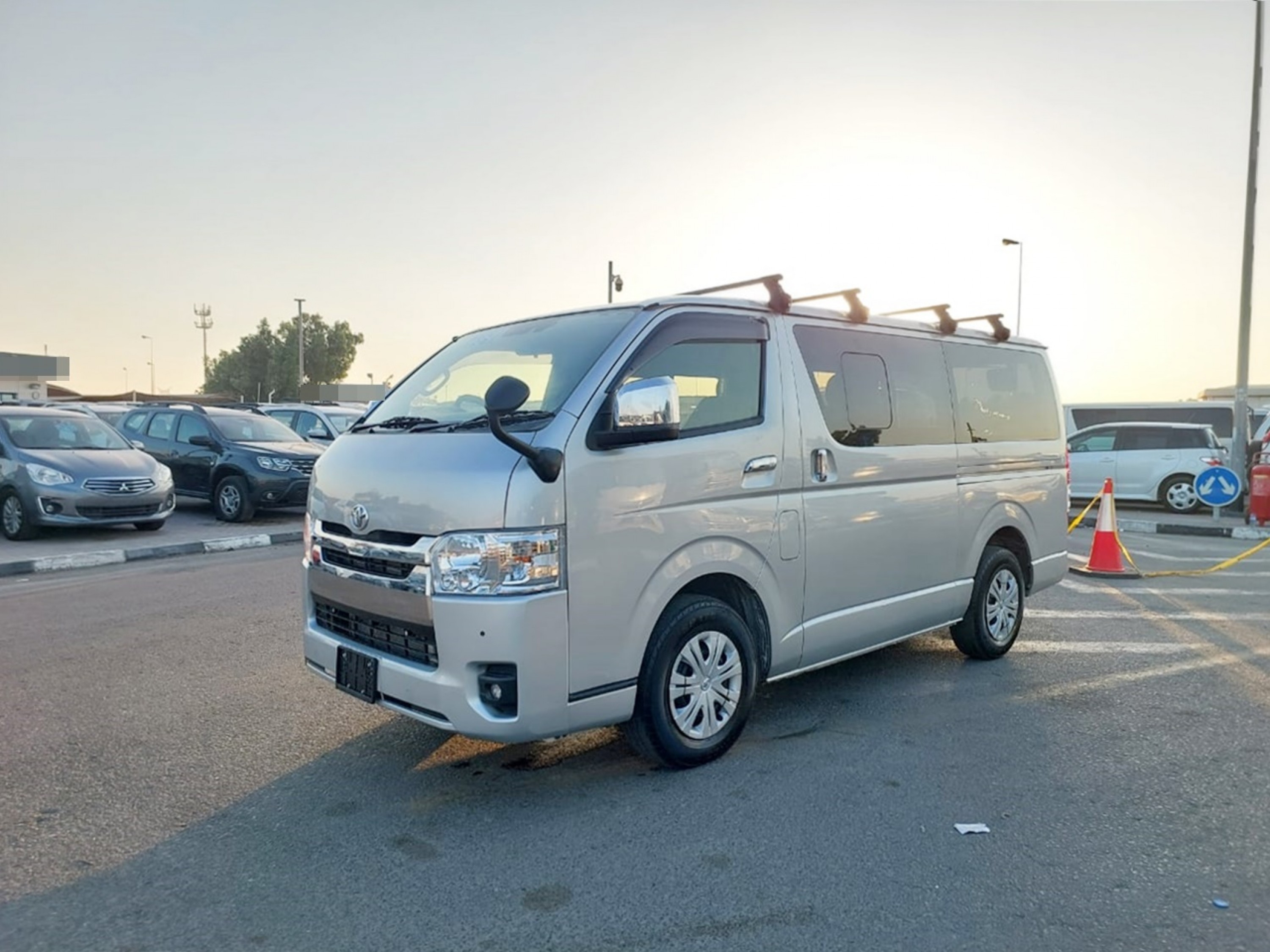 TOYOTA HIACE