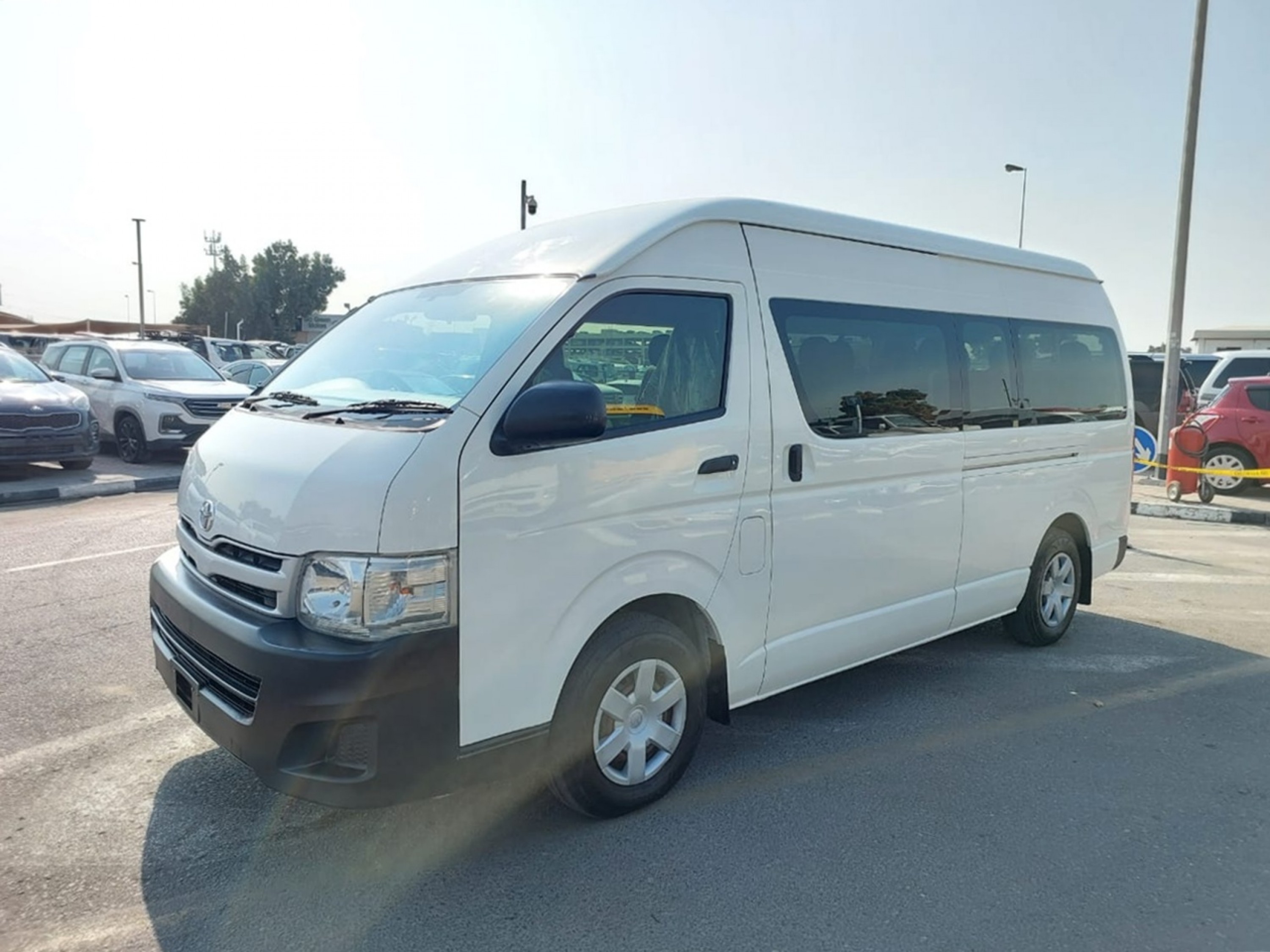 TOYOTA Hiace Commuter