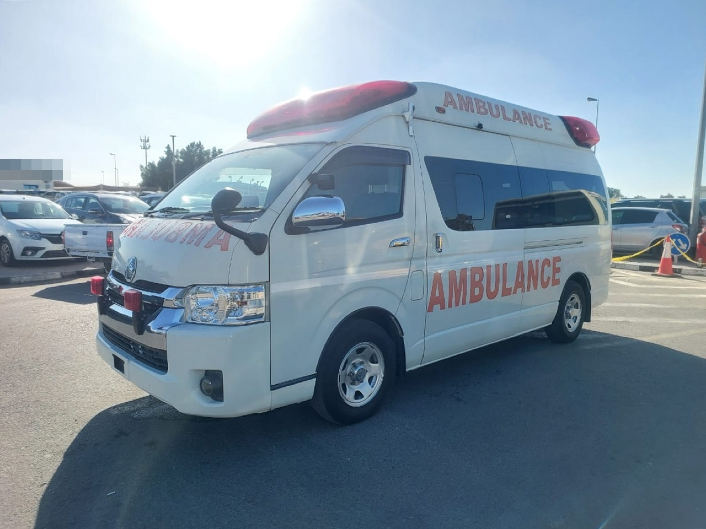 TOYOTA HIACE AMBULANCE