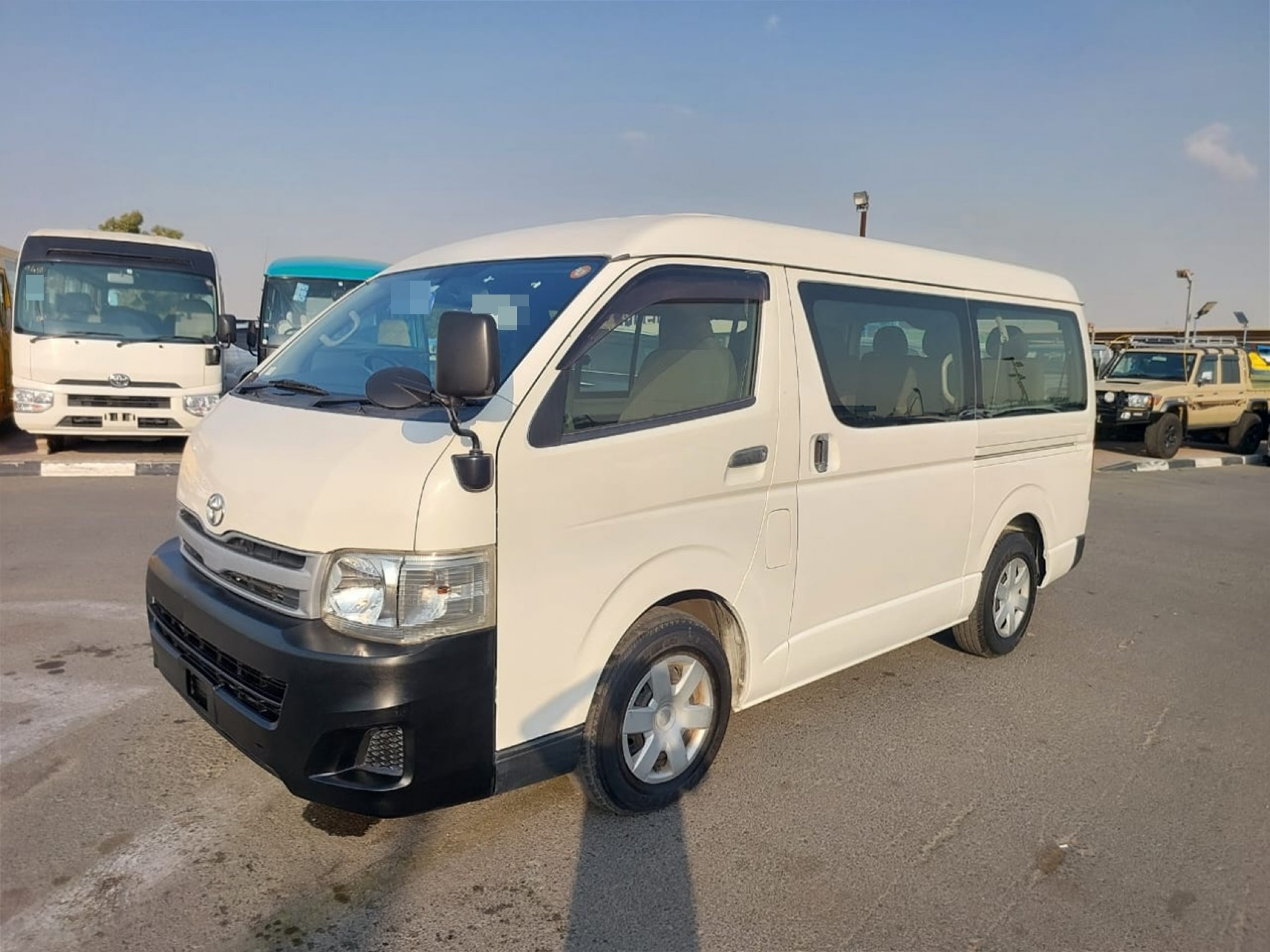 TOYOTA Hiace Commuter