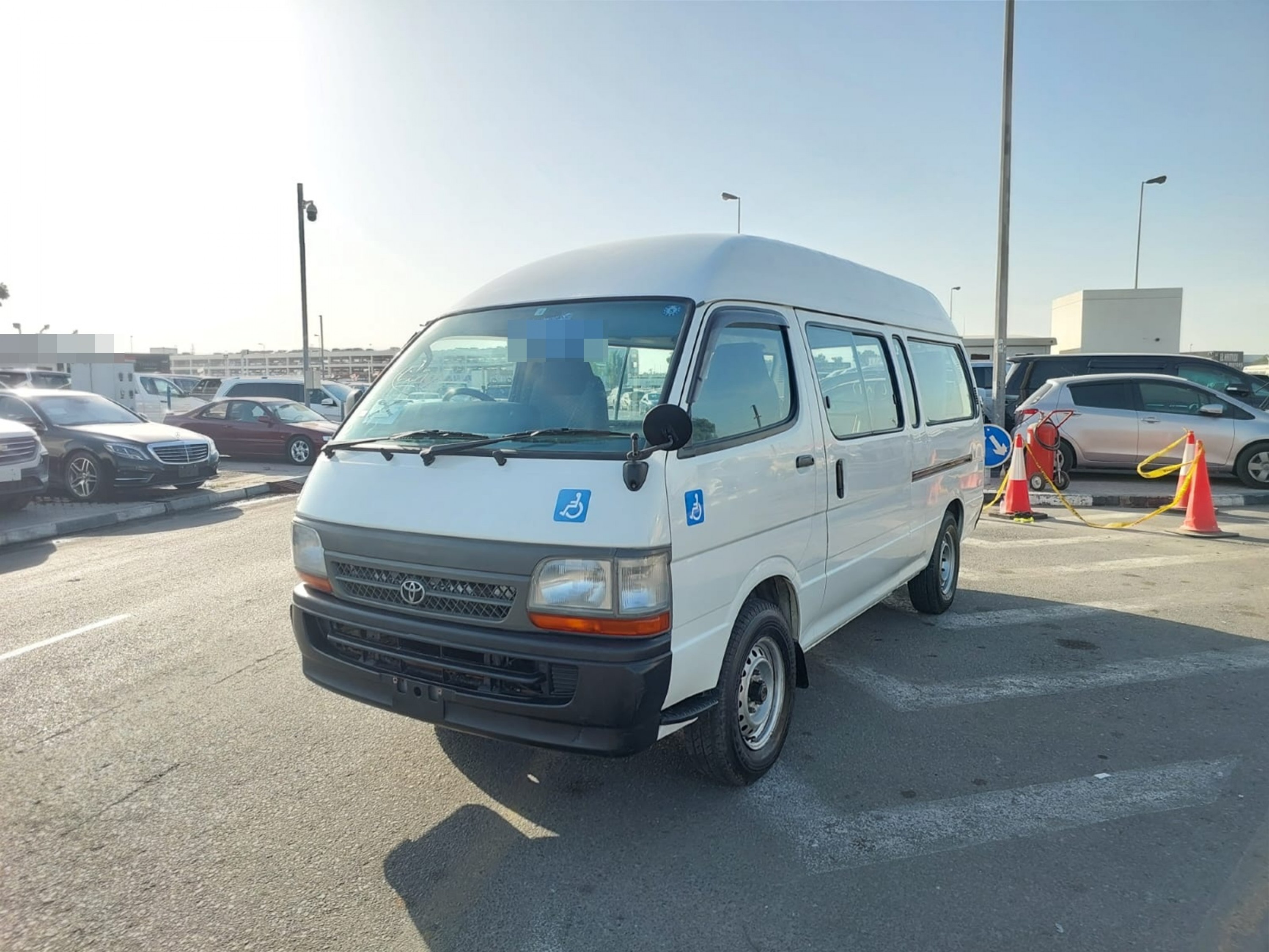 TOYOTA HIACE