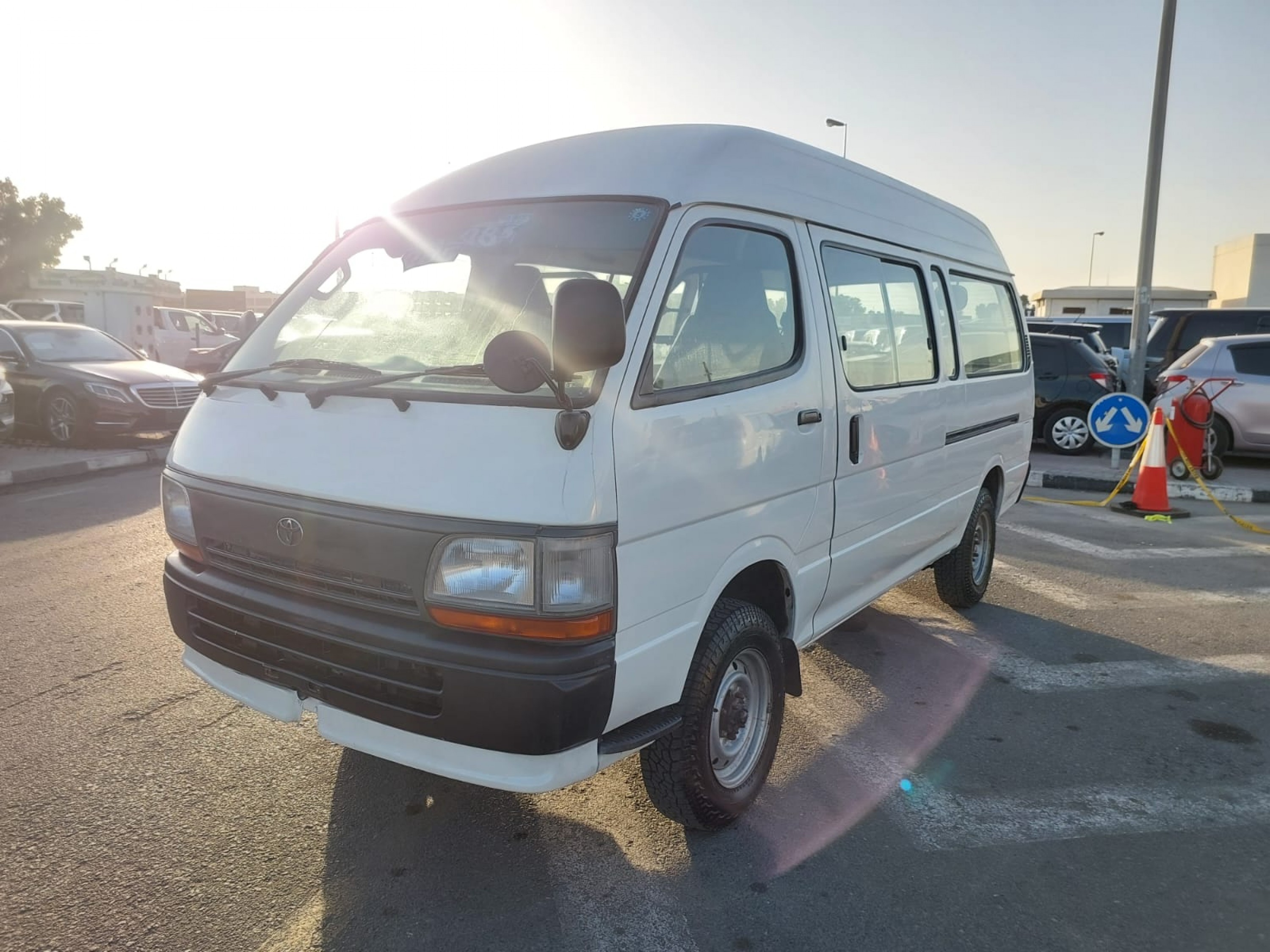 TOYOTA HIACE