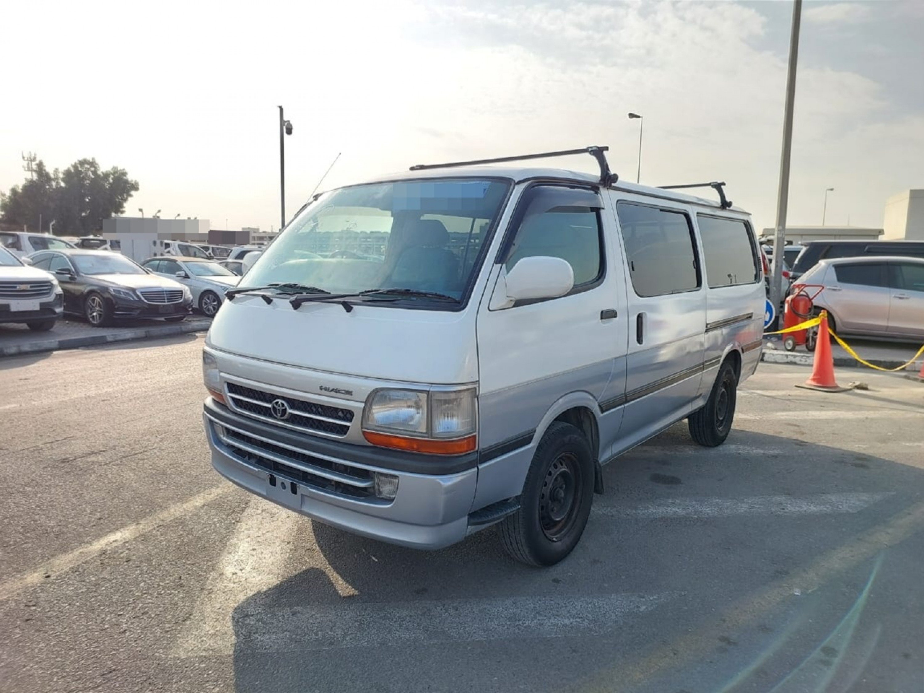 TOYOTA HIACE