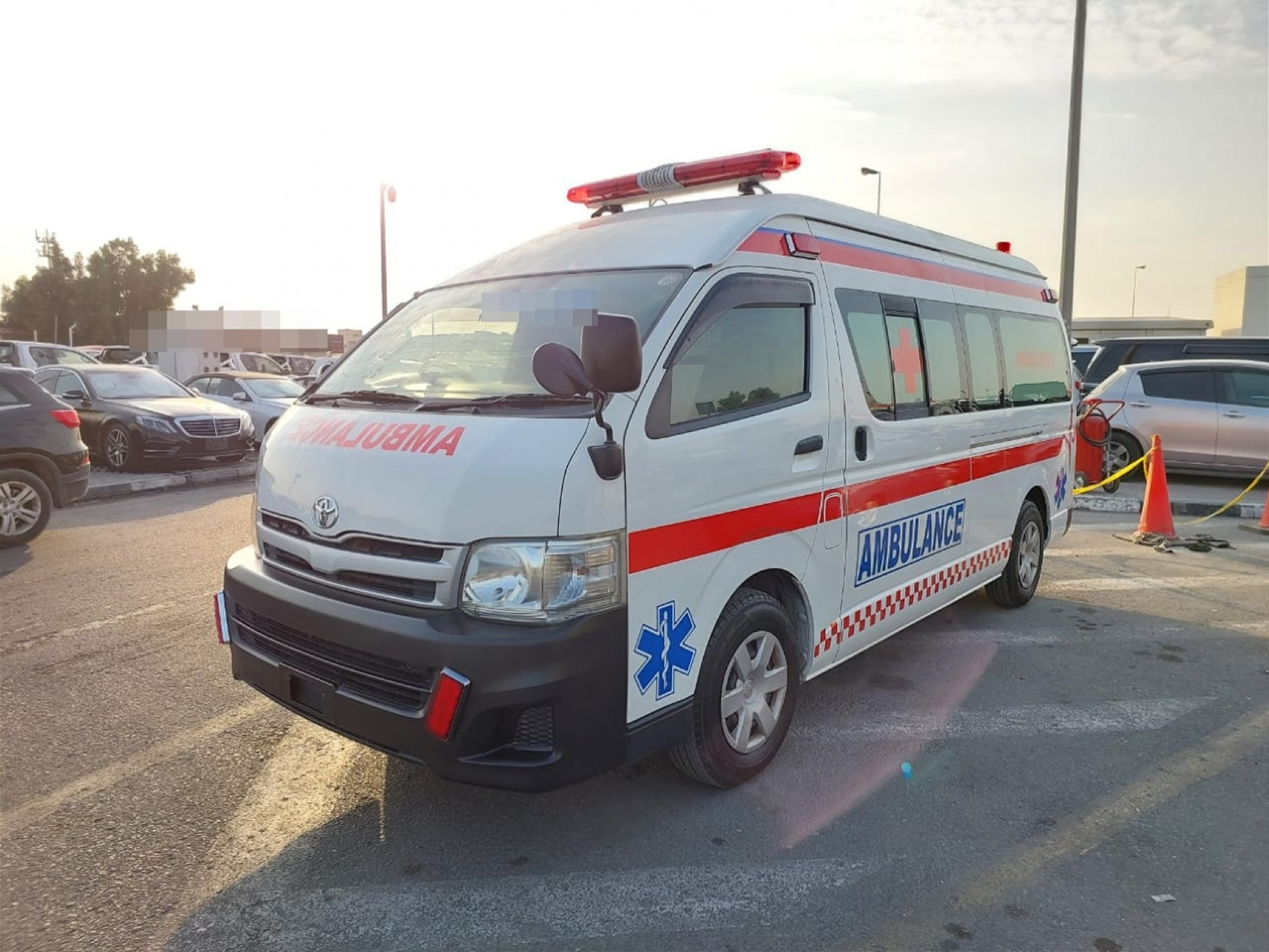 TOYOTA HIACE AMBULANCE