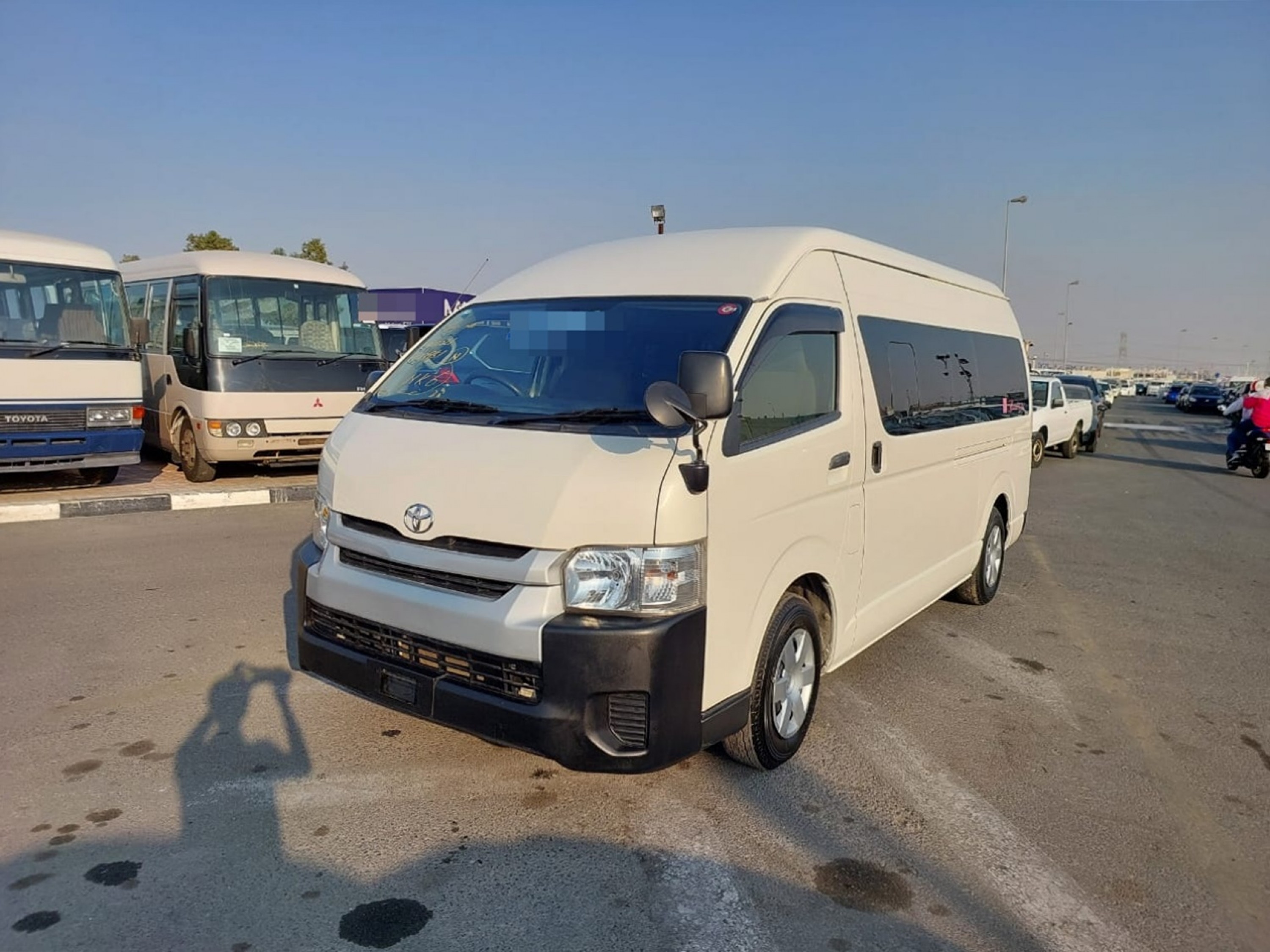 TOYOTA Hiace Commuter