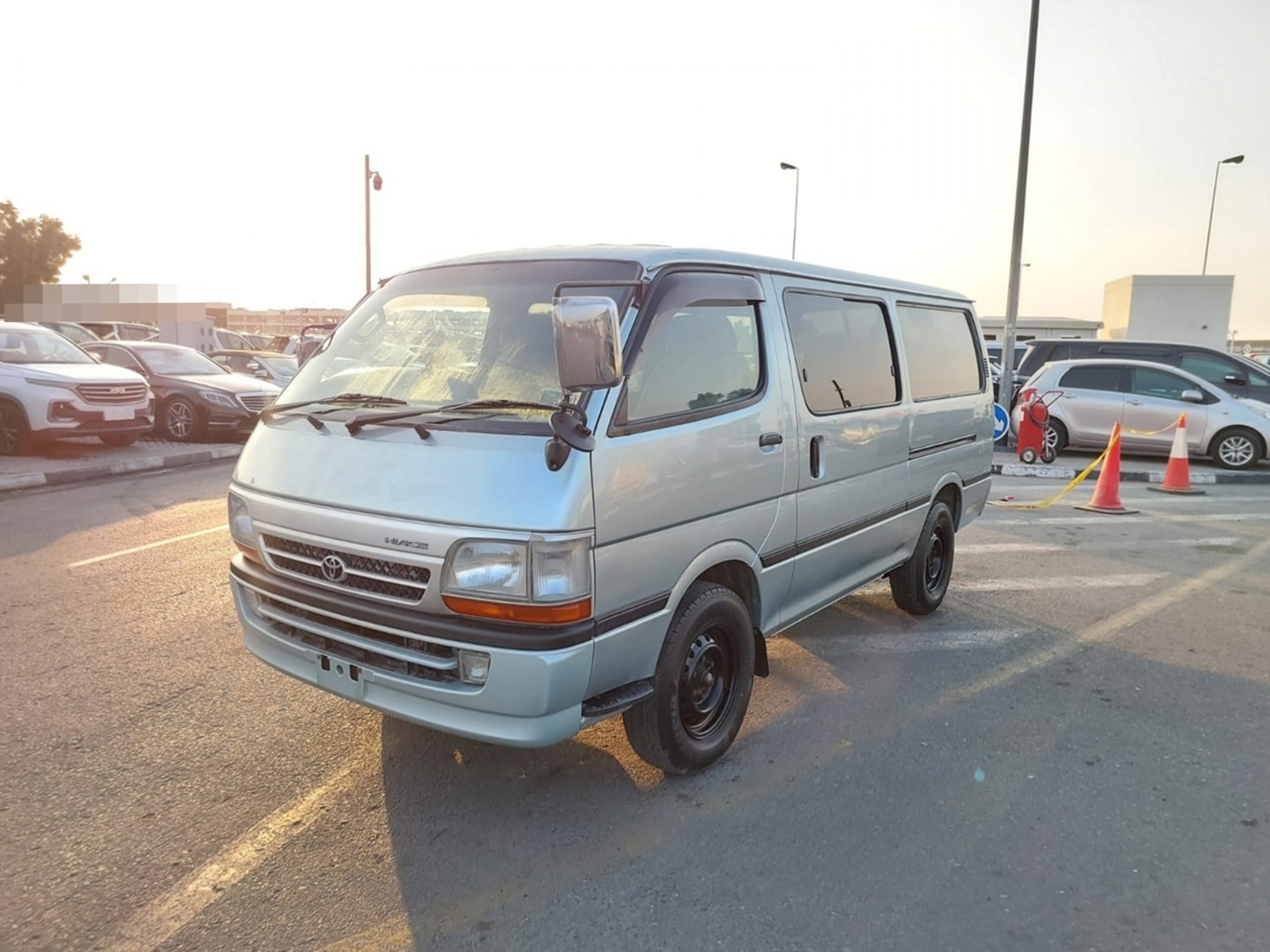 TOYOTA HIACE